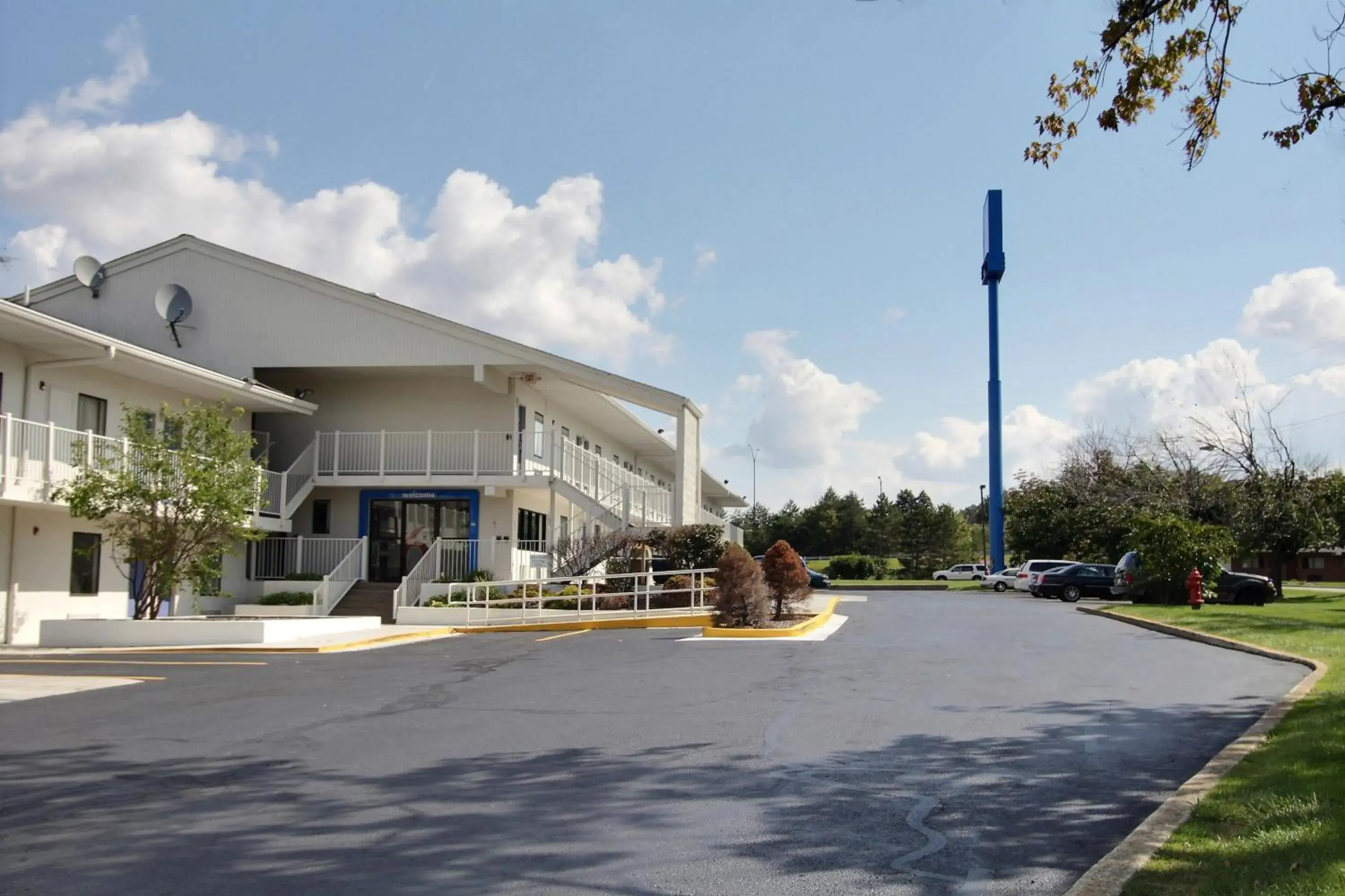 Facade/entrance, Property Building in Motel 6-Middleburg Heights, OH - Cleveland