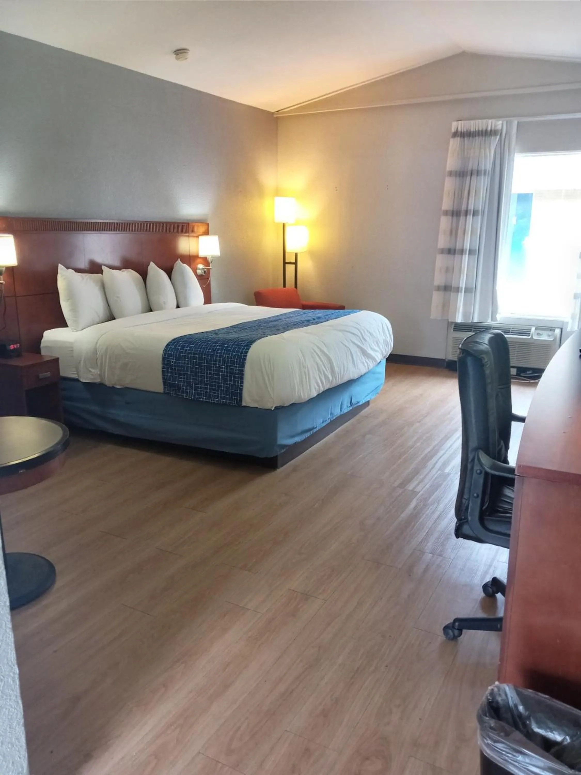 Bedroom in Travelodge by Wyndham Petersburg