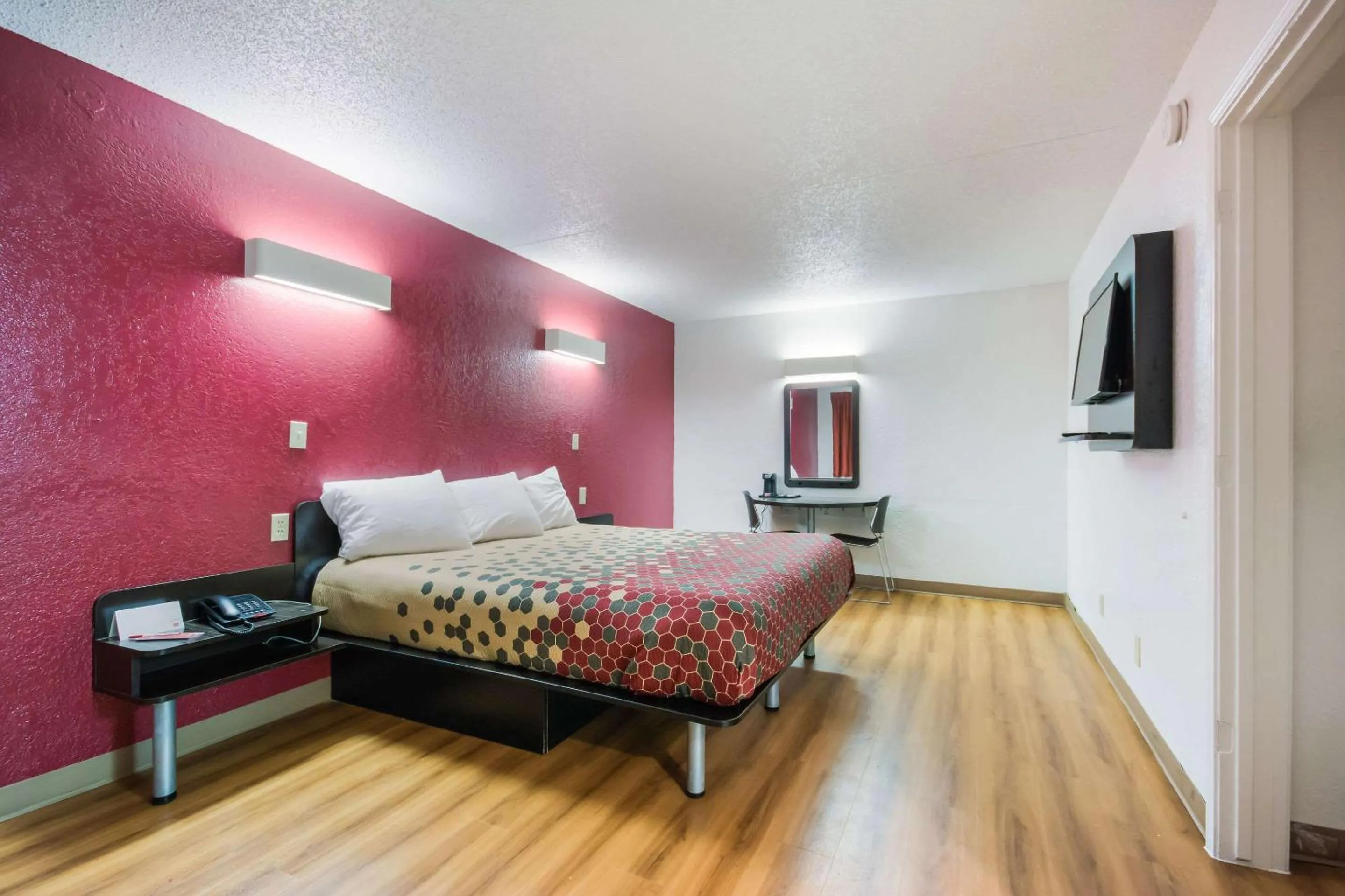 Photo of the whole room, Bed in Econo Lodge