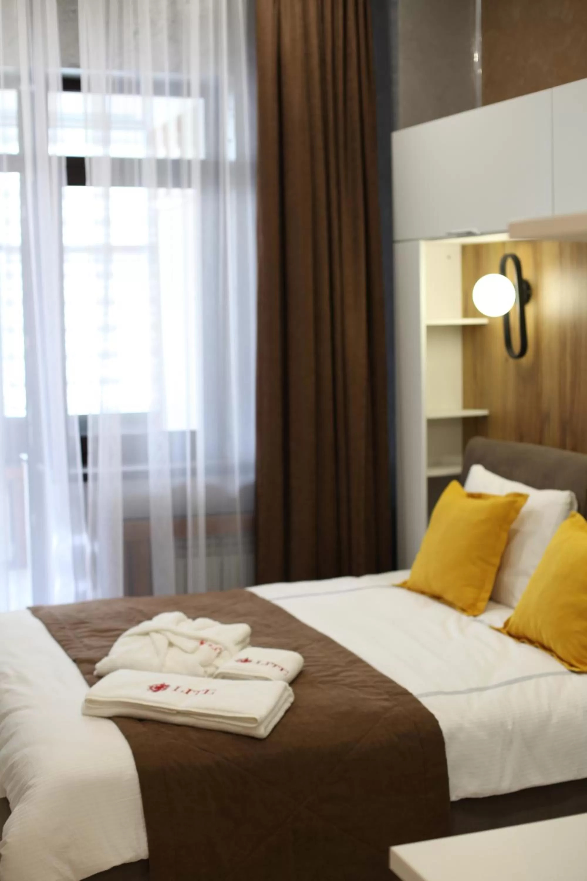 Bedroom, Bed in E-lite& Meatador