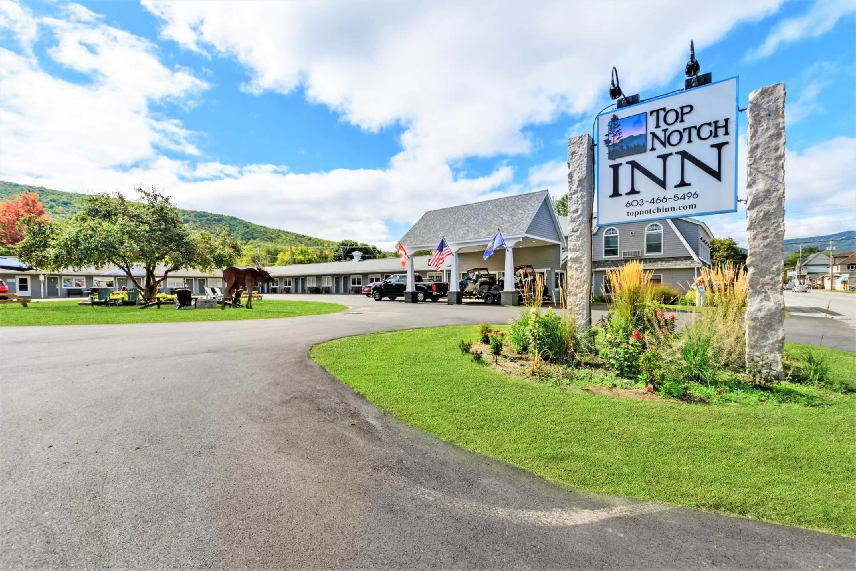 Property building in Top Notch Inn Property building in Top Notch Inn