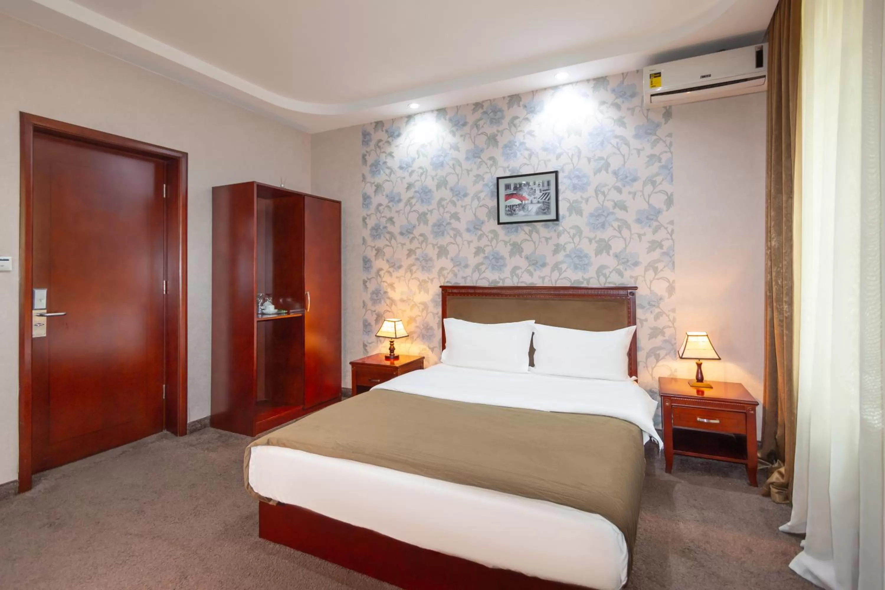 Bed in Margo Palace Hotel