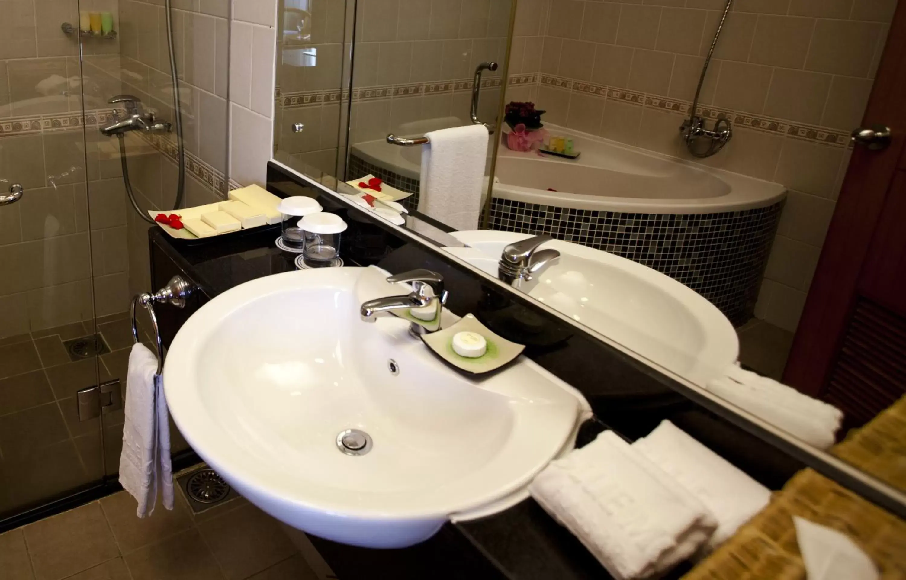 Toilet, Bathroom in Muong Thanh Holiday Da Lat Hotel