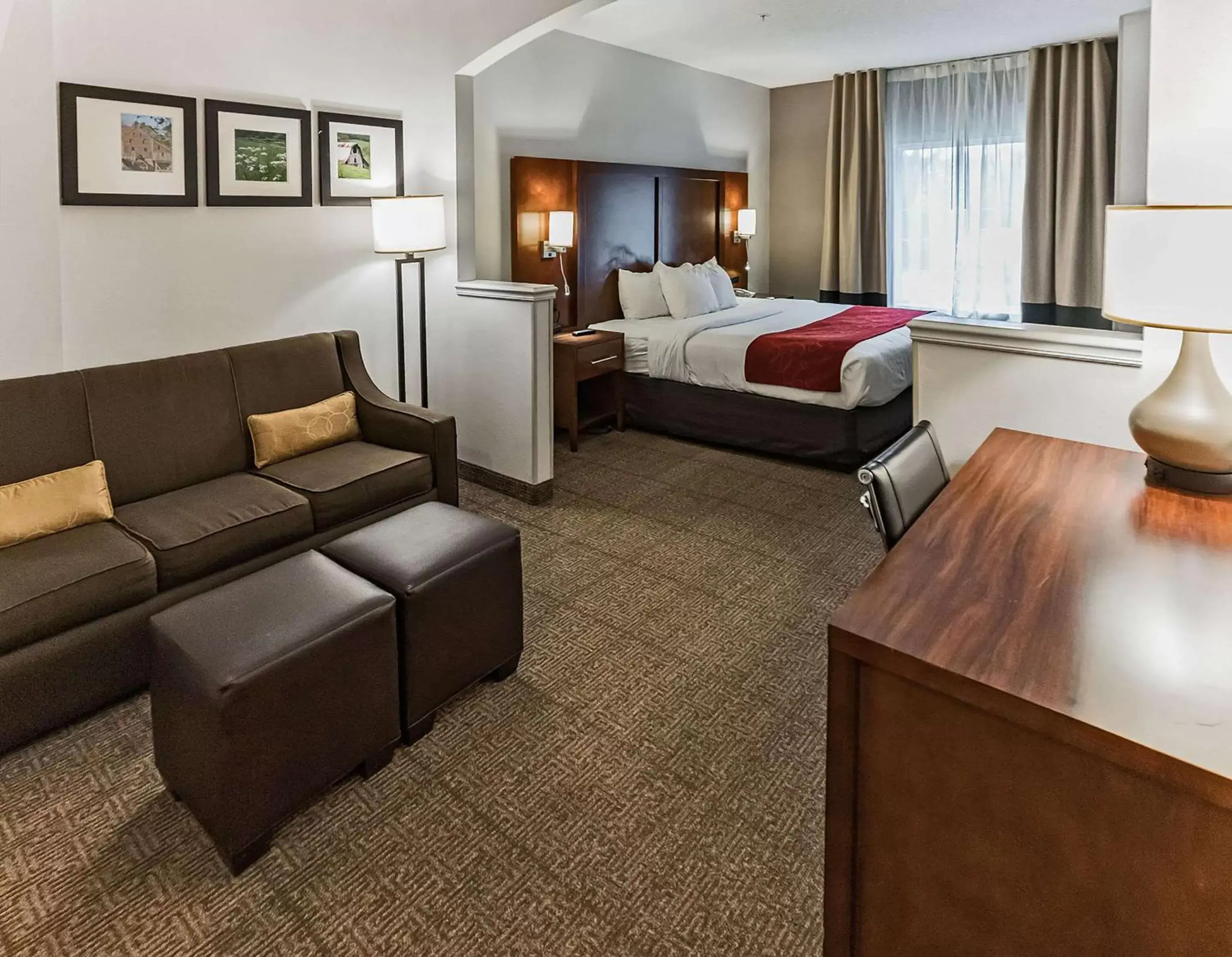 Bedroom, Seating Area in Comfort Suites Salisbury I-85