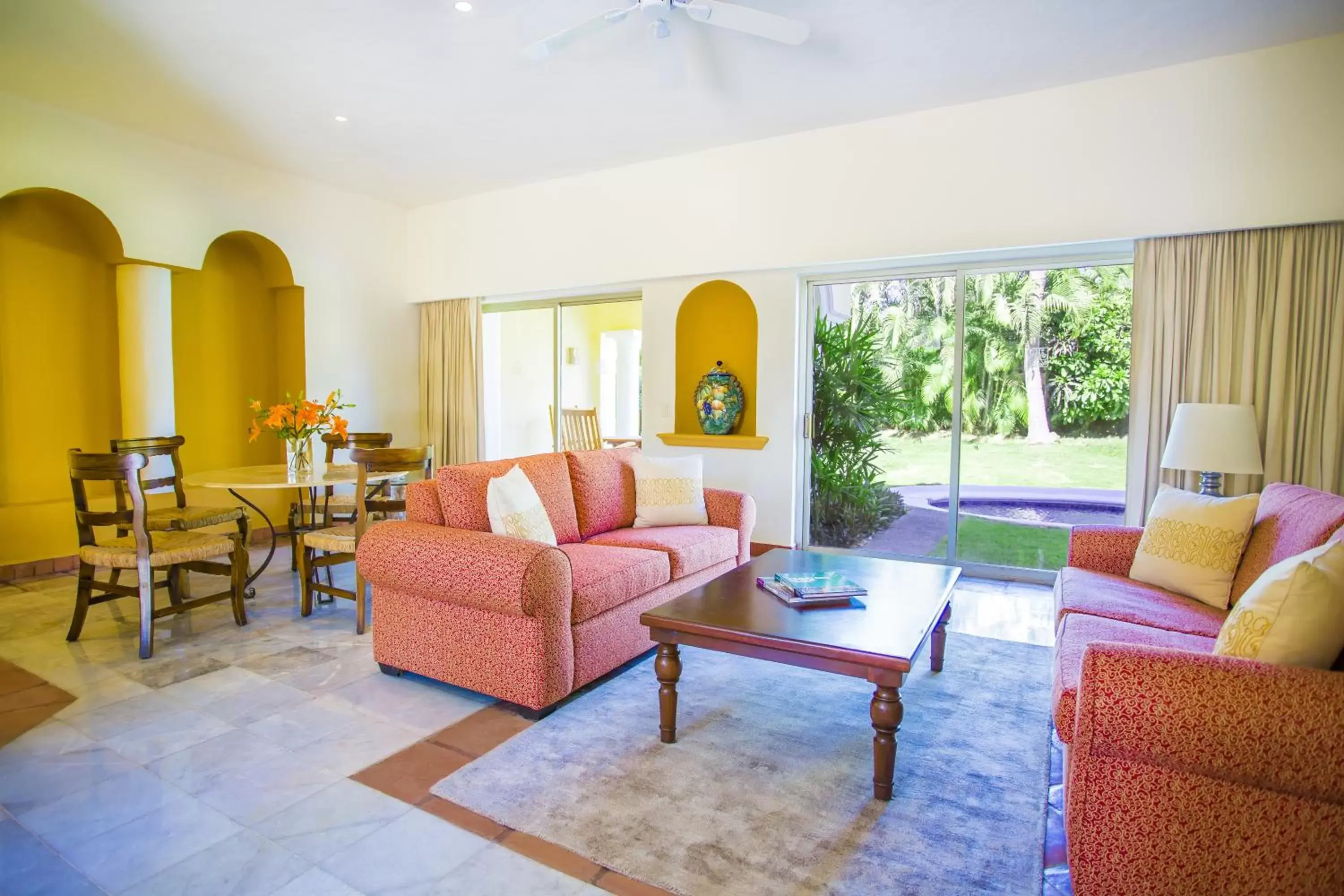 Photo of the whole room, Seating Area in Casa Velas – Adults only