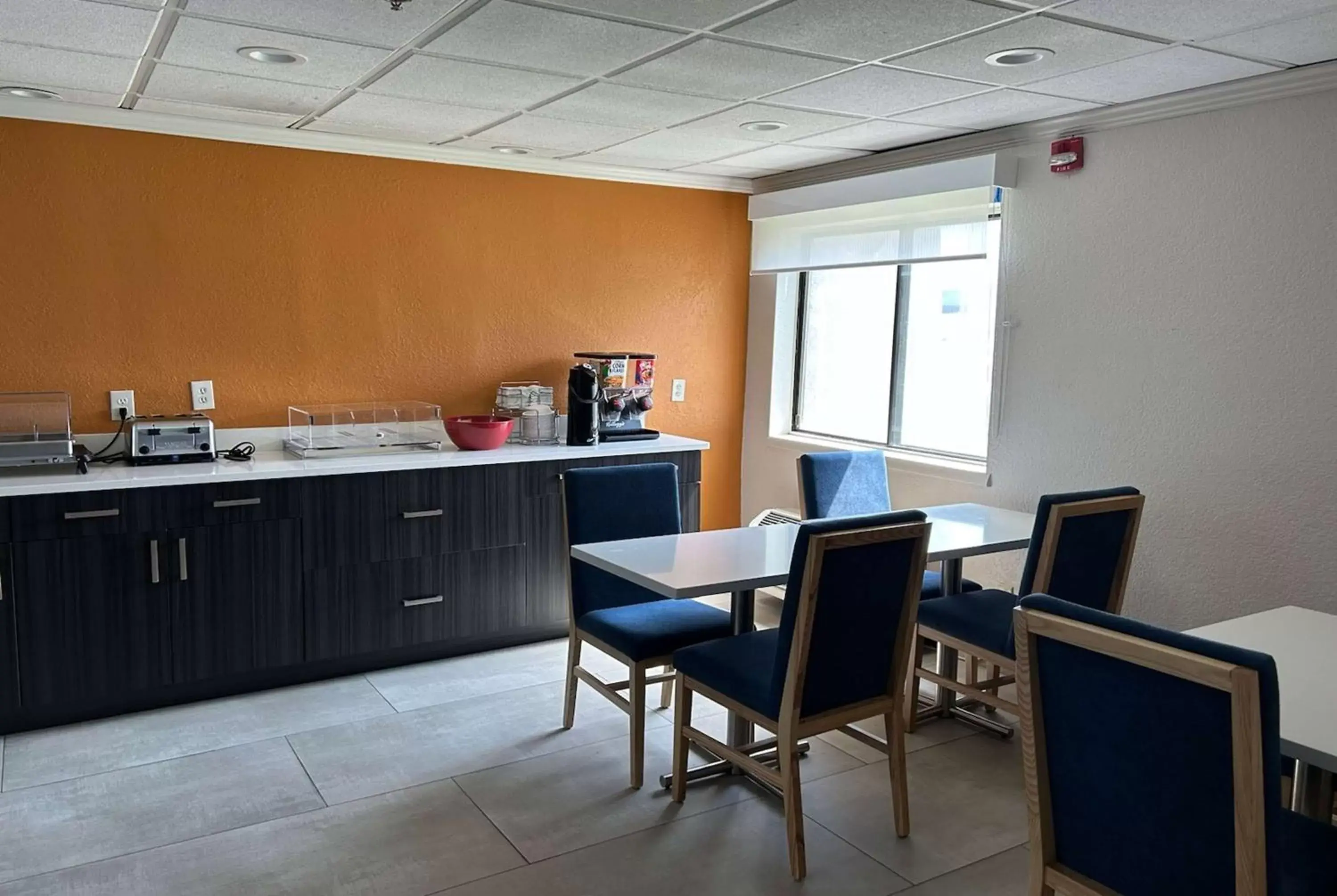 Breakfast in La Quinta by Wyndham Orlando South Breakfast in La Quinta by Wyndham Orlando South