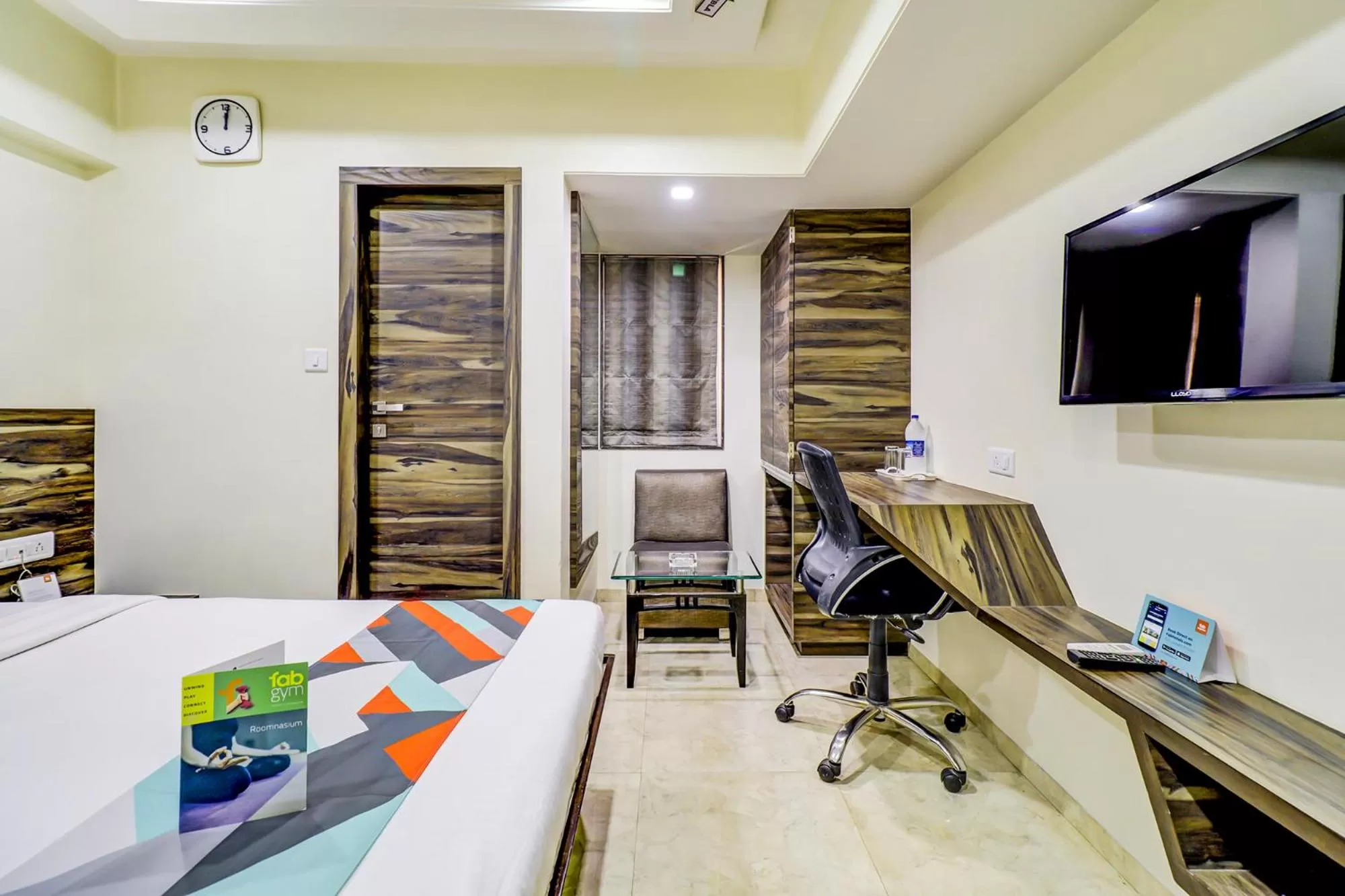Bedroom, TV/Entertainment Center in FabHotel Palliate Ellisbridge