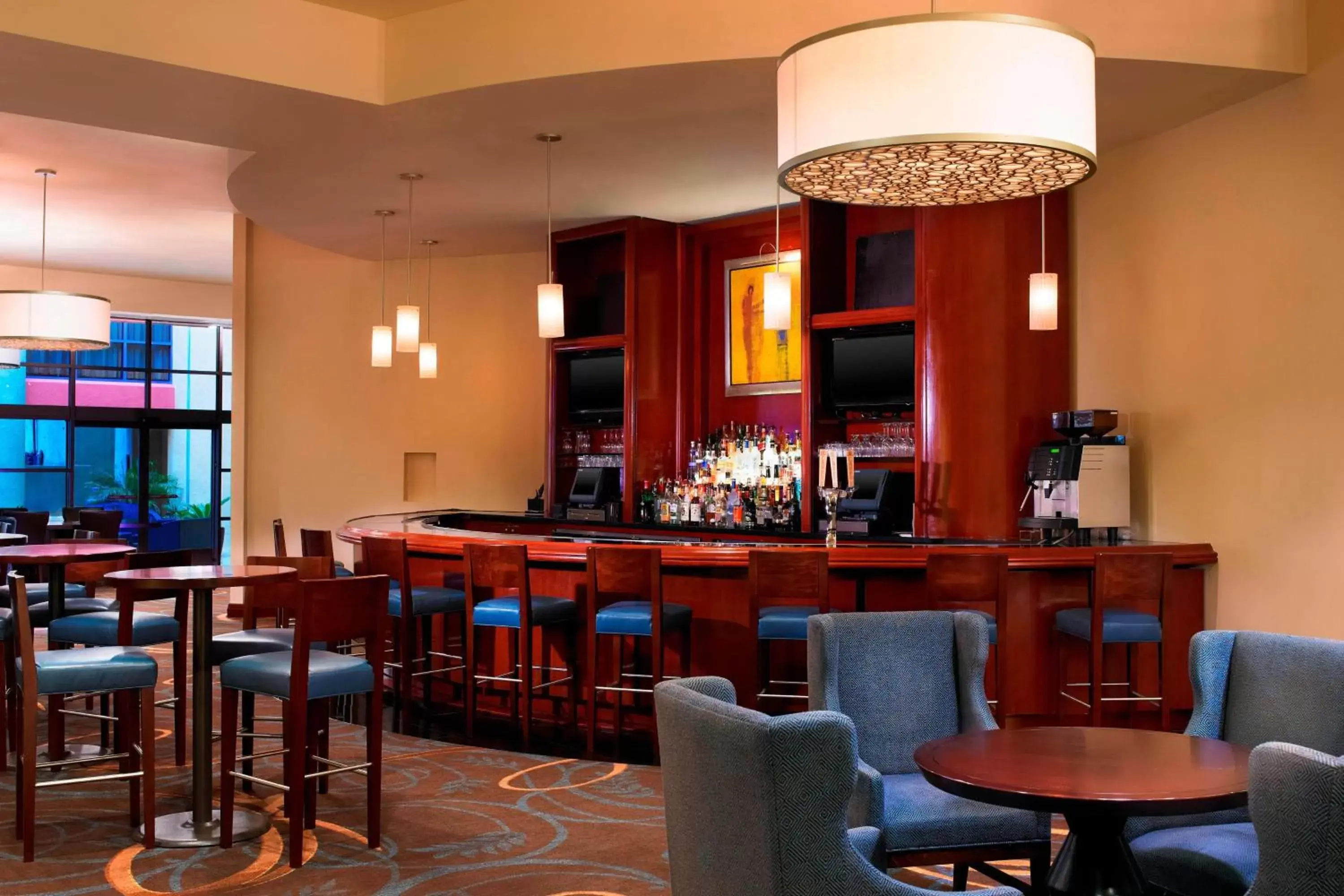 Lounge or bar, Restaurant/Places to Eat in Sheraton Agoura Hills Hotel