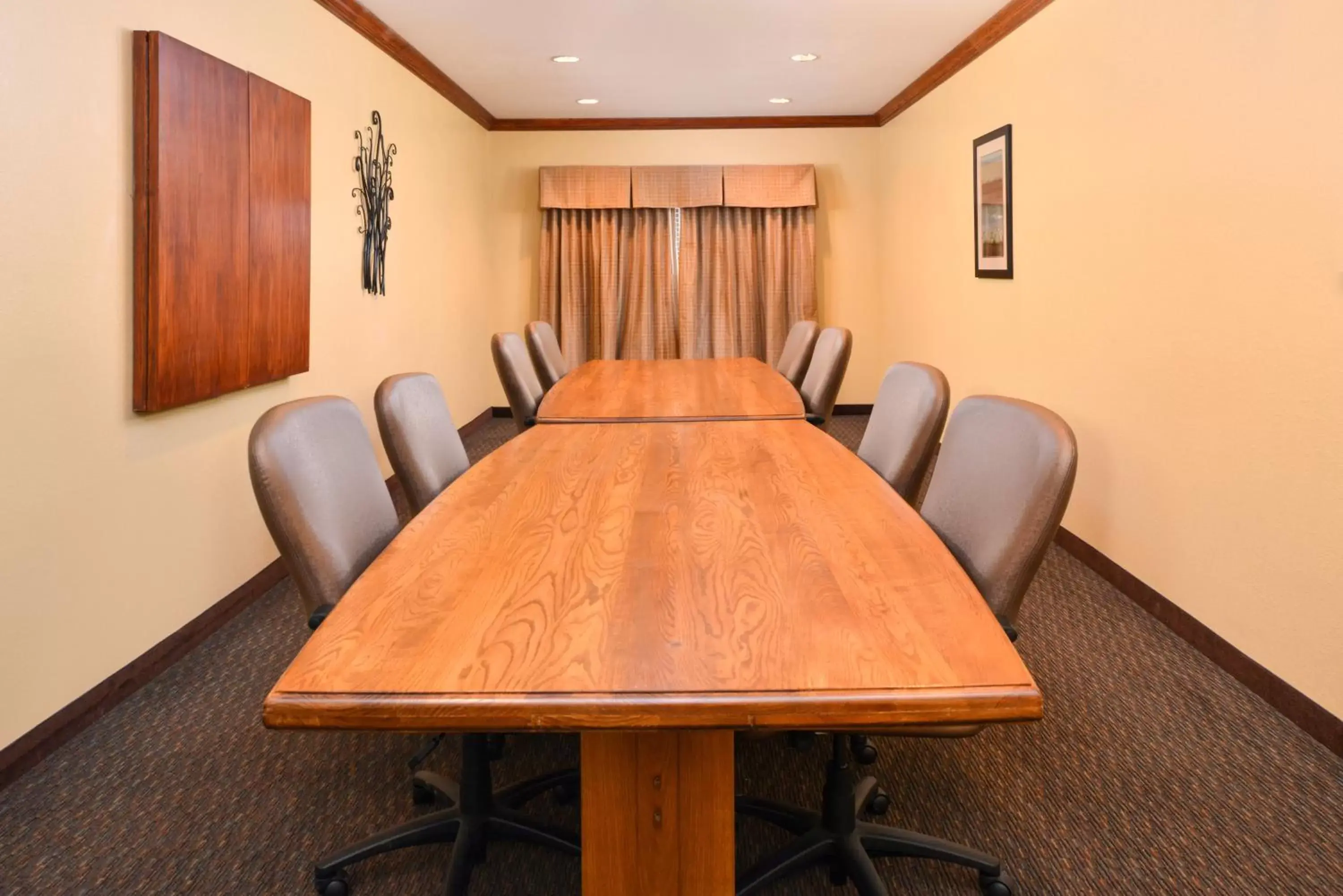 Meeting/conference room in Holiday Inn Express Morgantown, an IHG Hotel