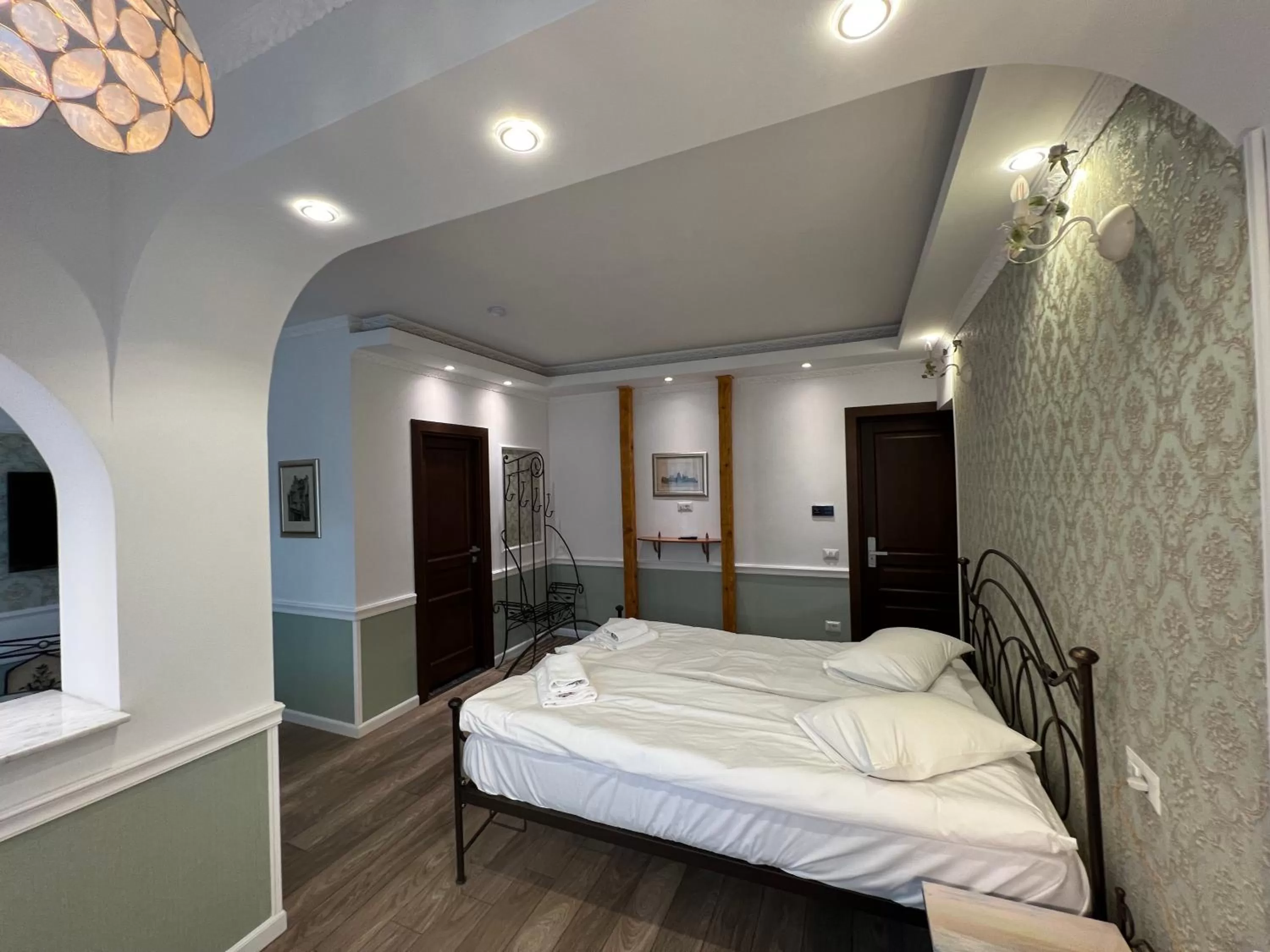 Bed in Hotel Boutique Cathedral Plaza Residences room for rent downtown