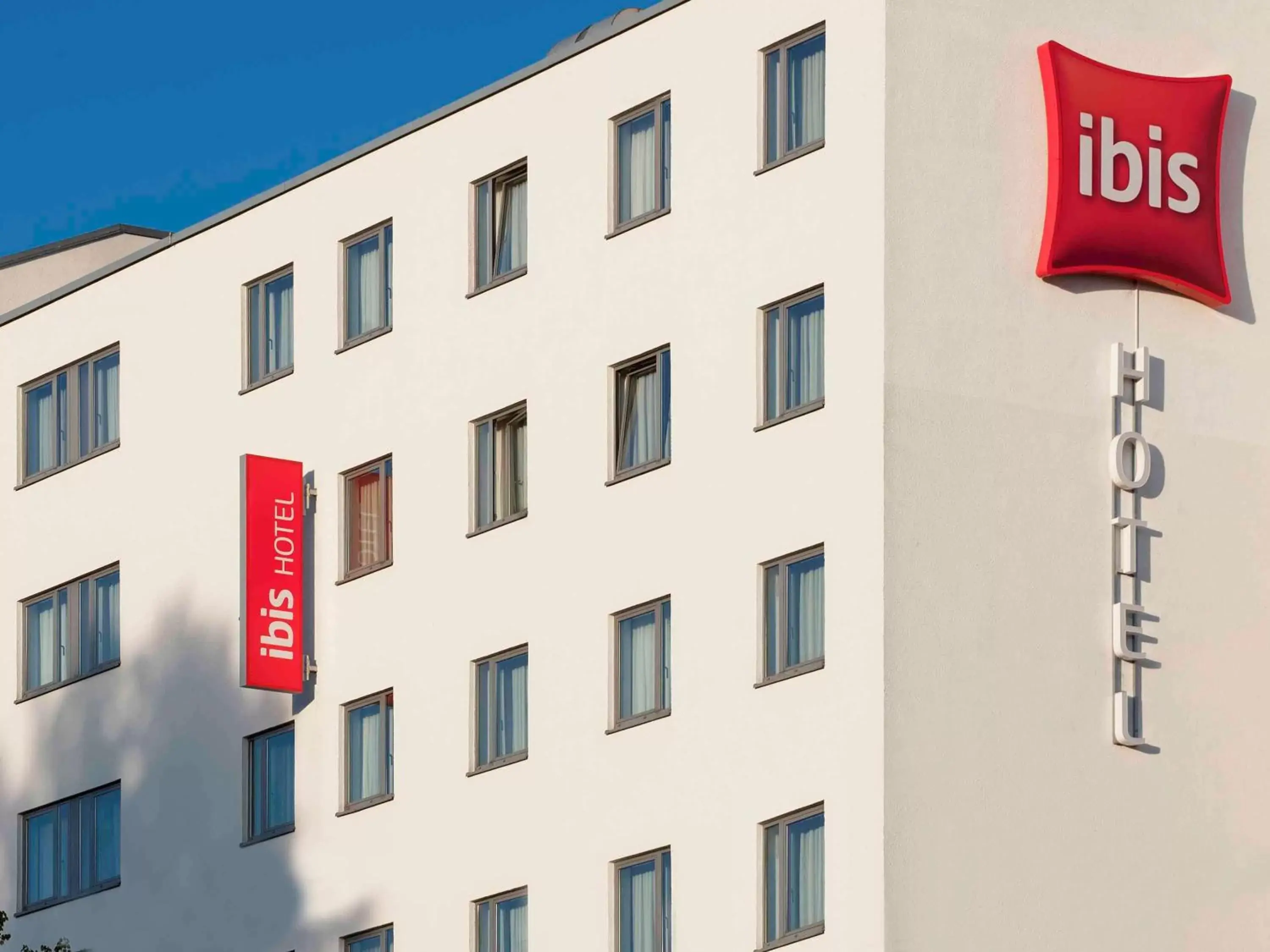 Property building, Property Logo/Sign in ibis Hotel Berlin Mitte