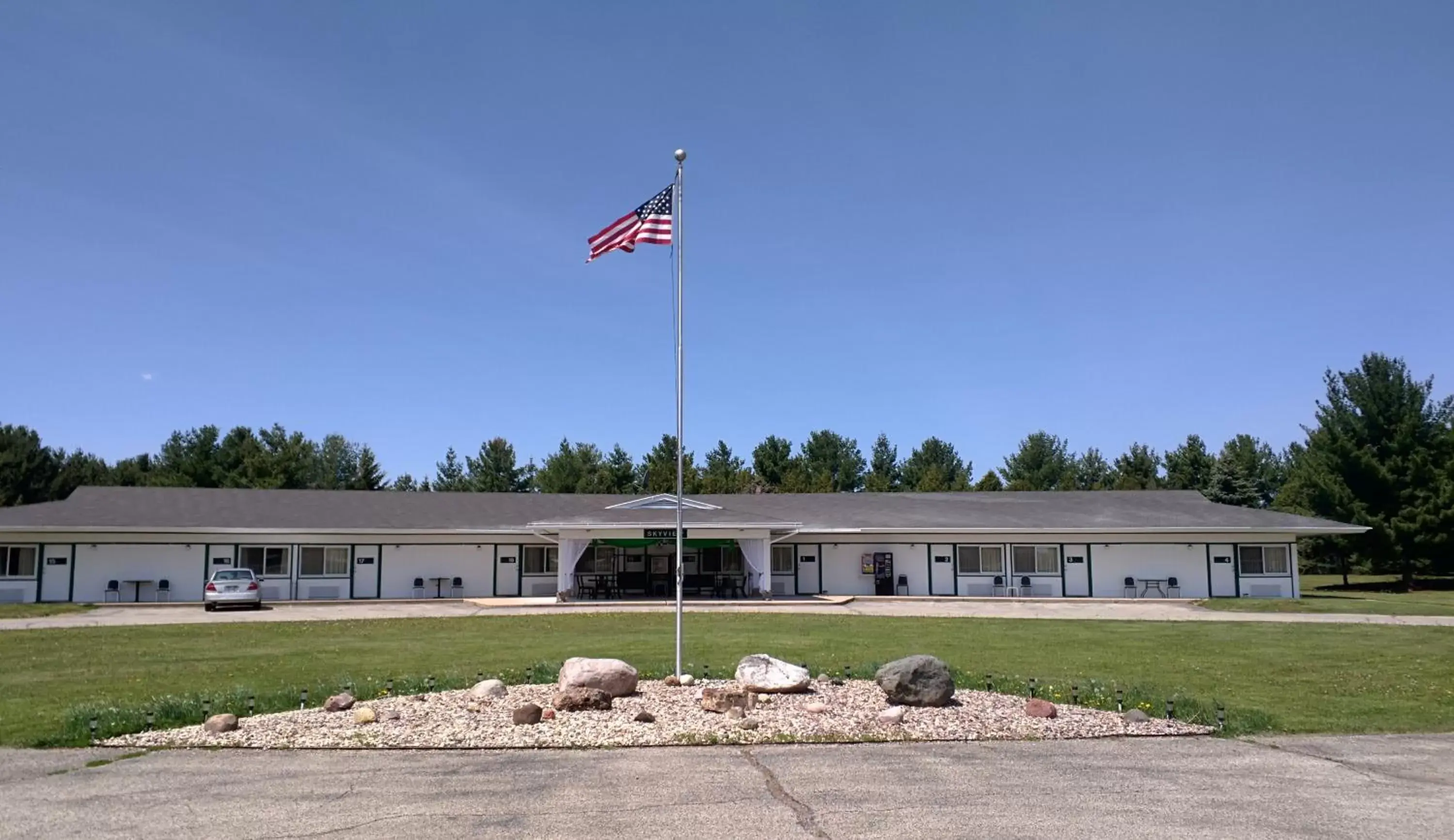 Facade/entrance, Property Building in Skyview Motel - Prairie du Sac