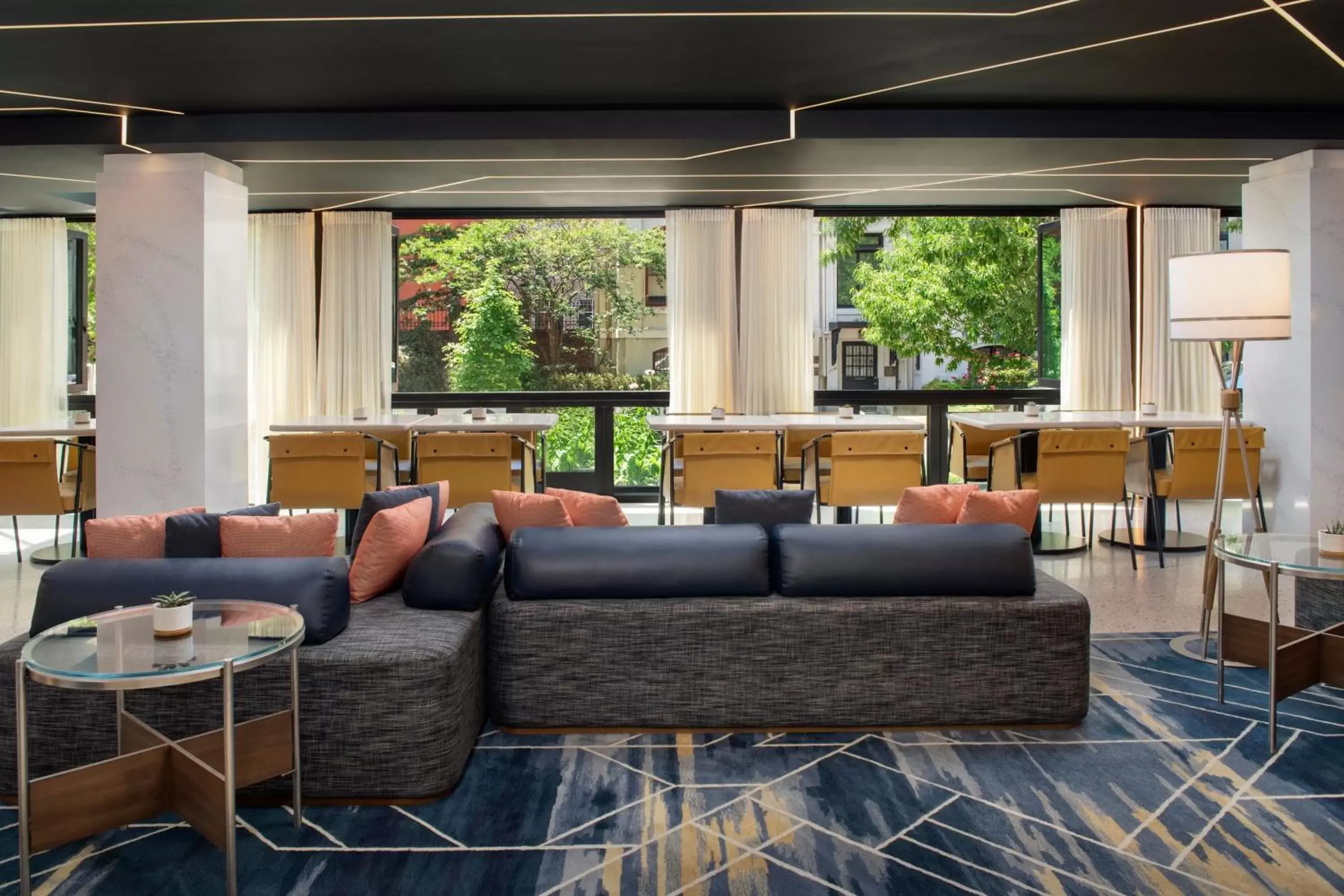 Lobby or reception in Courtyard by Marriott Washington, DC Dupont Circle