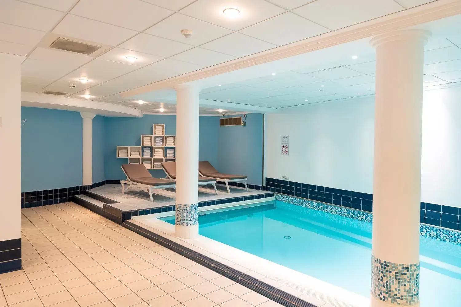 Swimming Pool in Van der Valk Palace Hotel Noordwijk