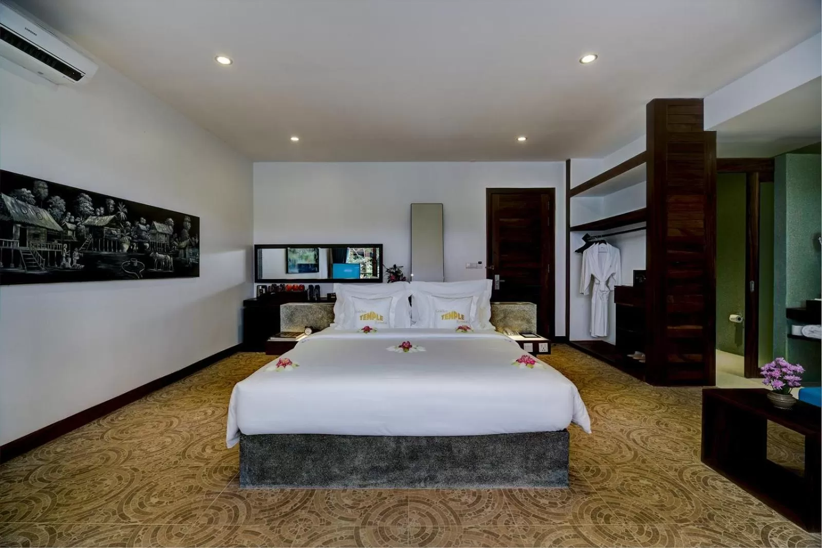 bunk bed, Bed in Golden Temple Retreat