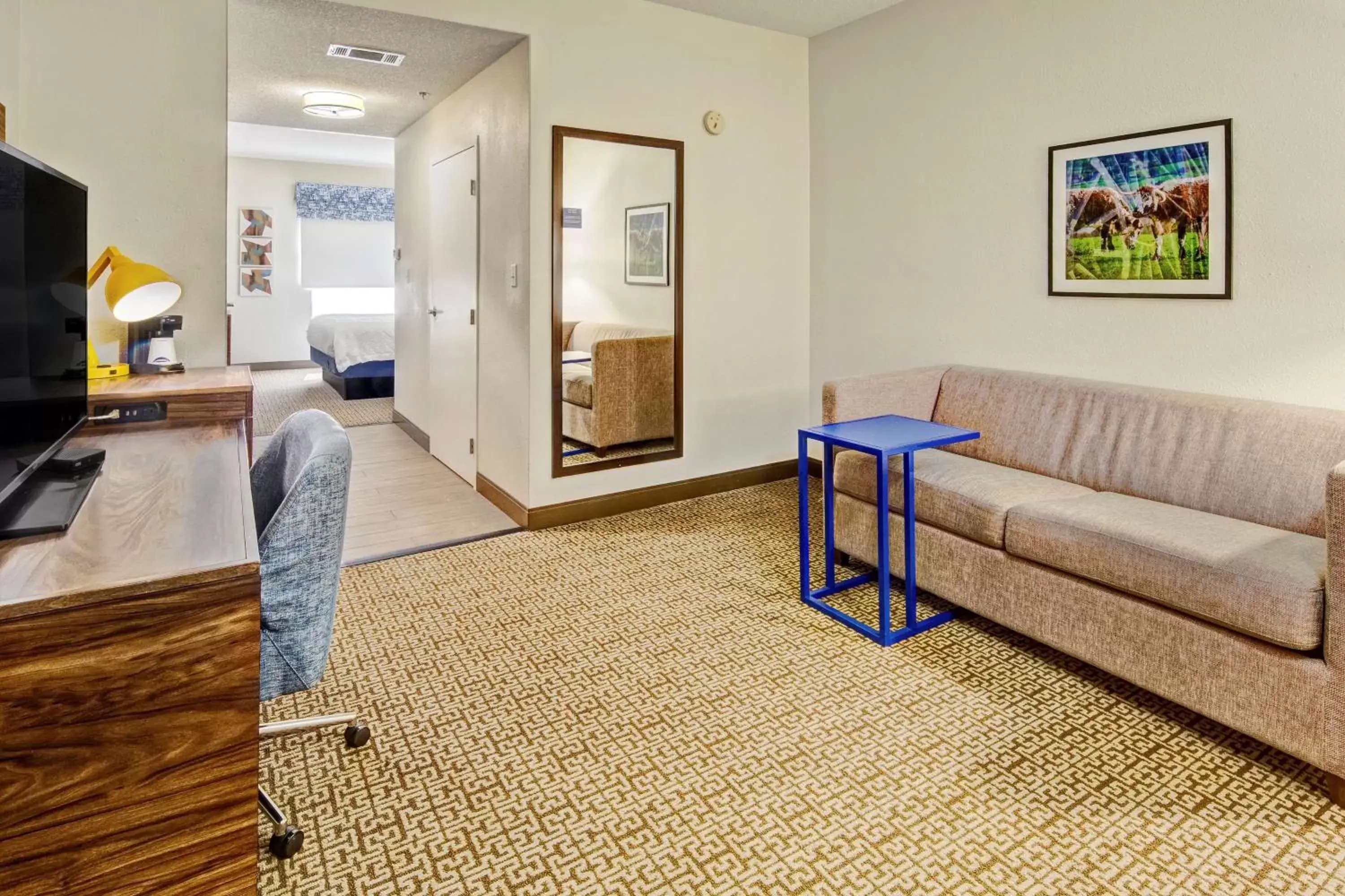 Bedroom, Seating Area in Hampton Inn Van Buren