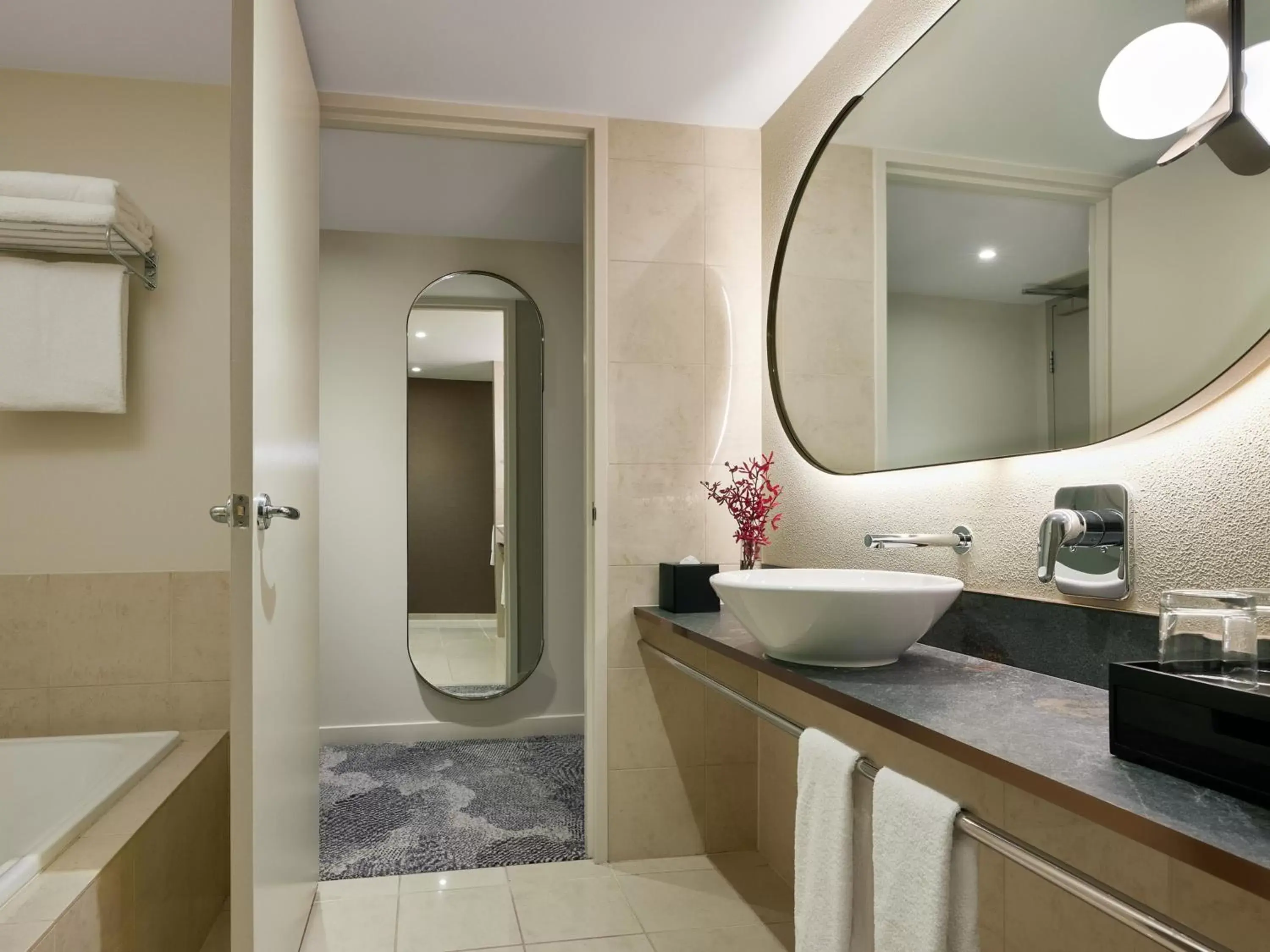 Shower, Bathroom in PARKROYAL Melbourne Airport