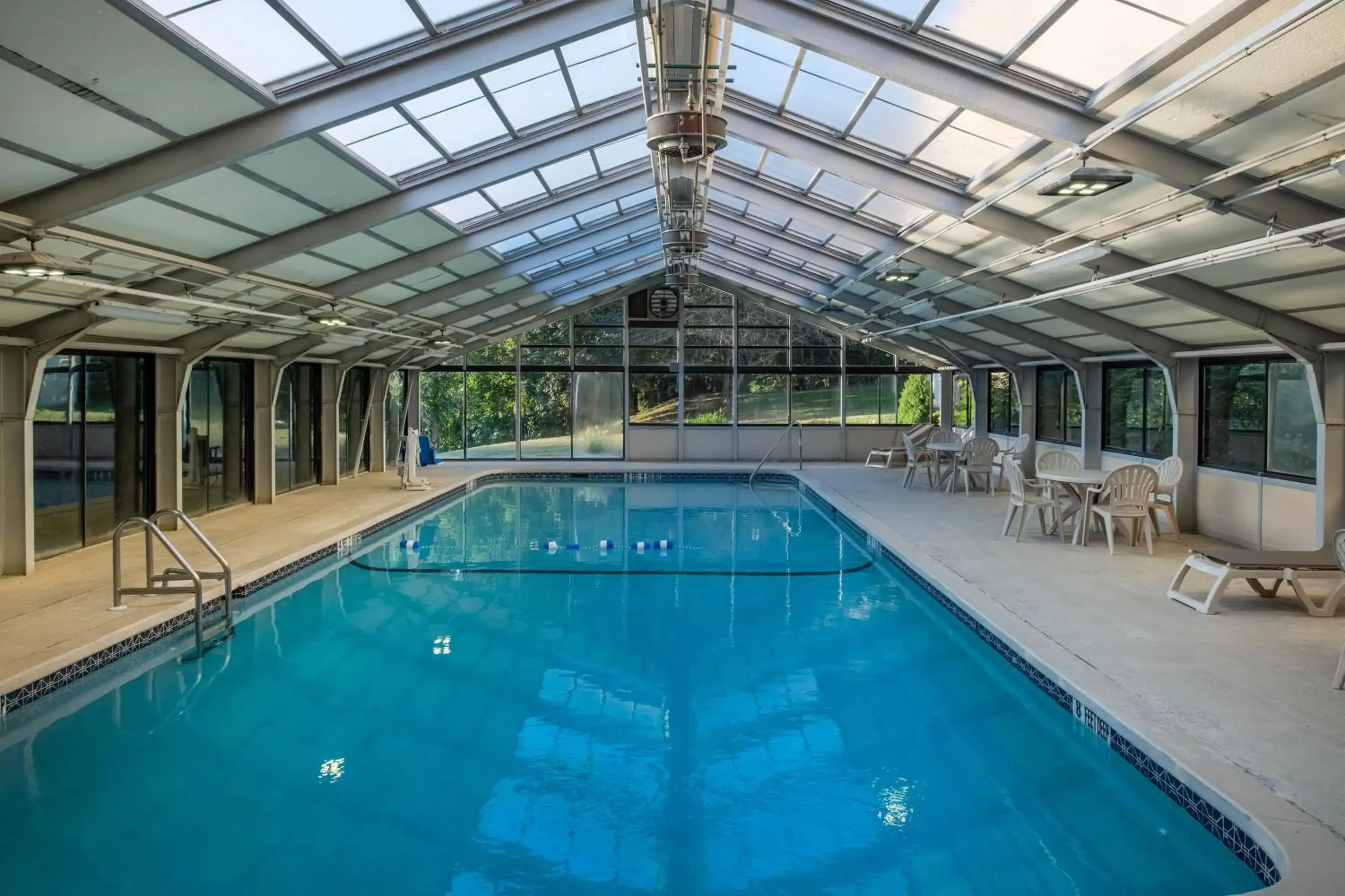 Pool view, Swimming Pool in Baymont by Wyndham White Plains - Elmsford