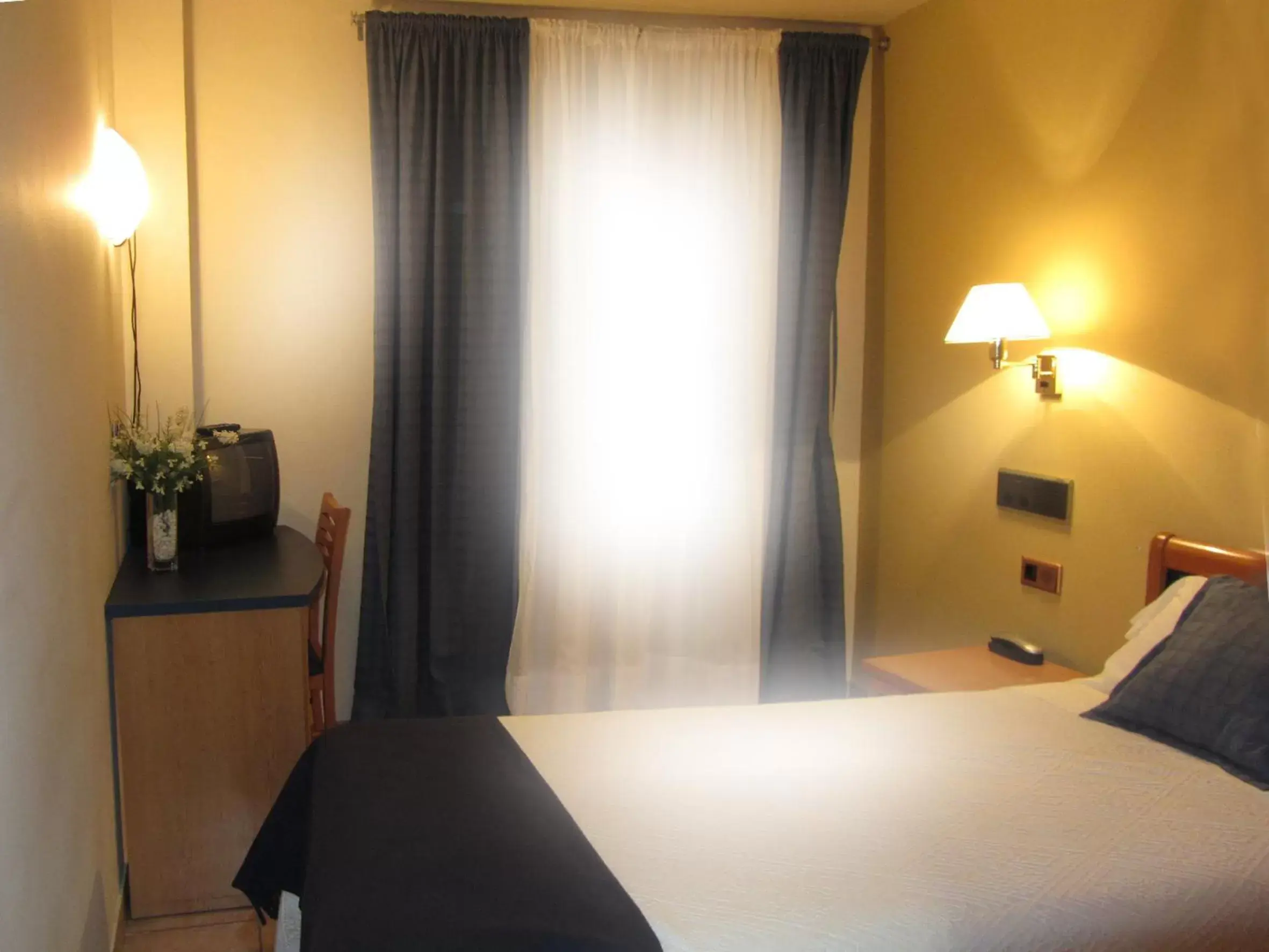 Photo of the whole room, Bed in Hotel Villa de Utrillas