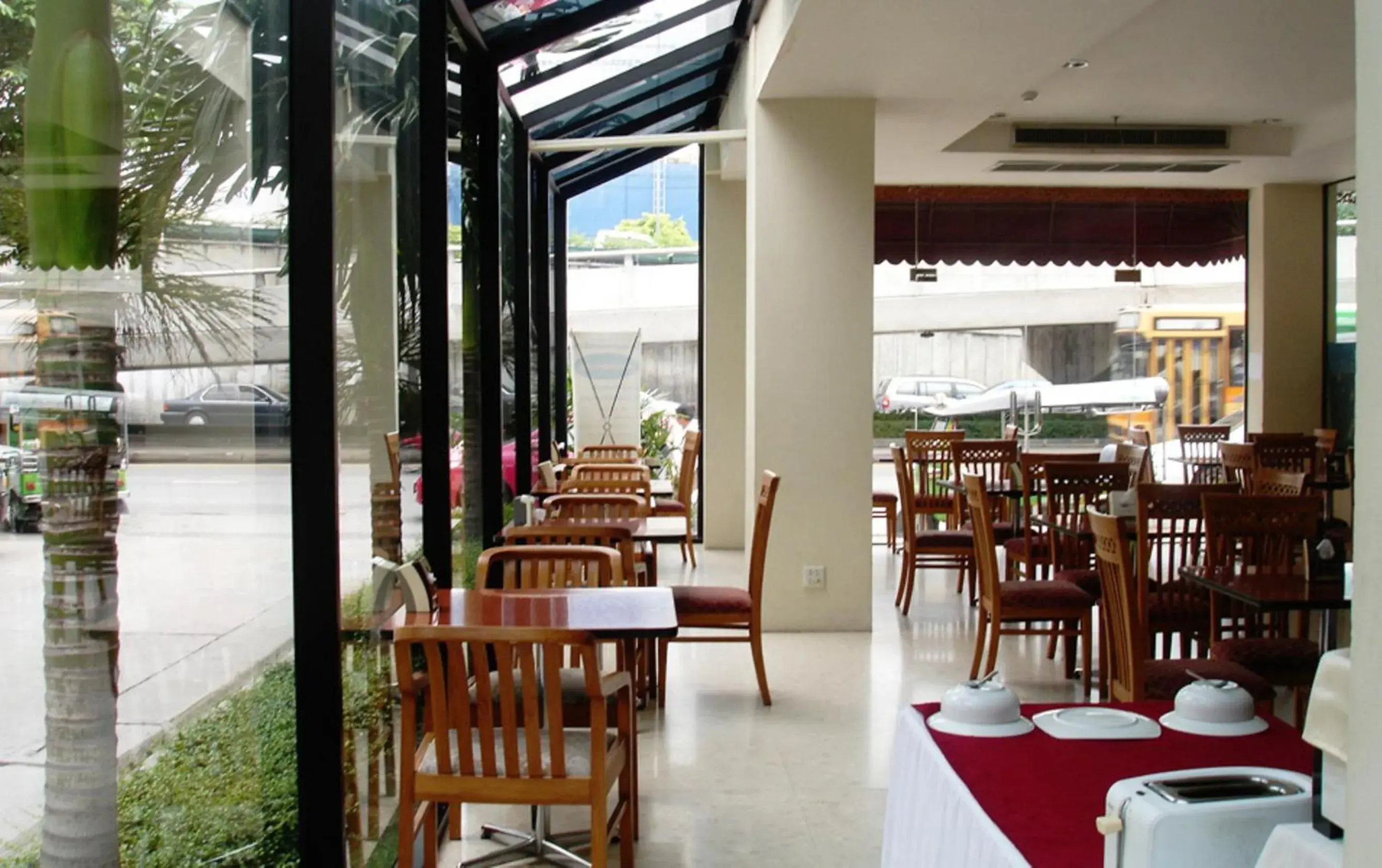 Restaurant/Places to Eat in Bangkok City Suite