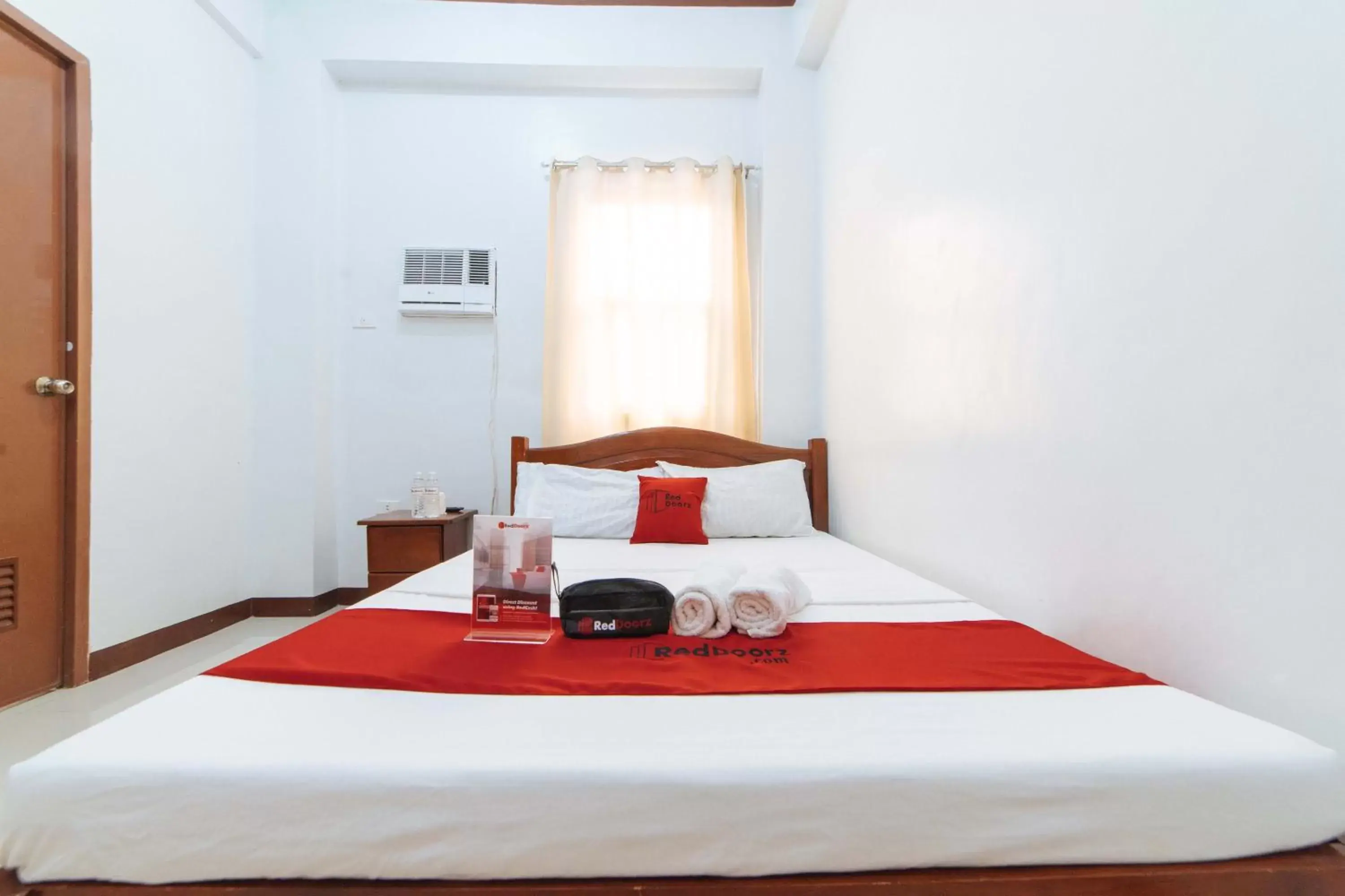 Photo of the whole room, Bed in RedDoorz @ D Maagma Street