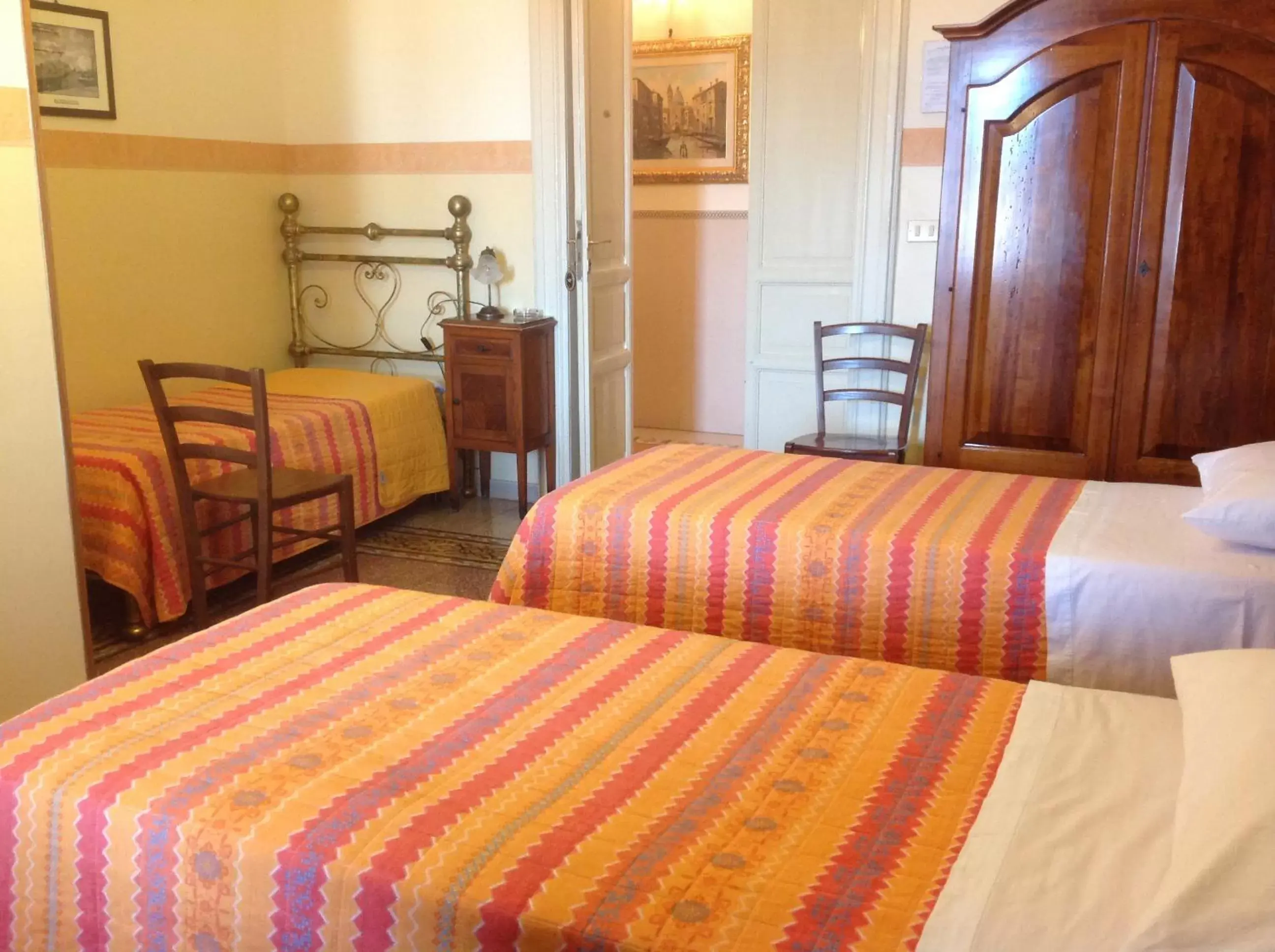 Photo of the whole room, Bed in Albergo Cavour