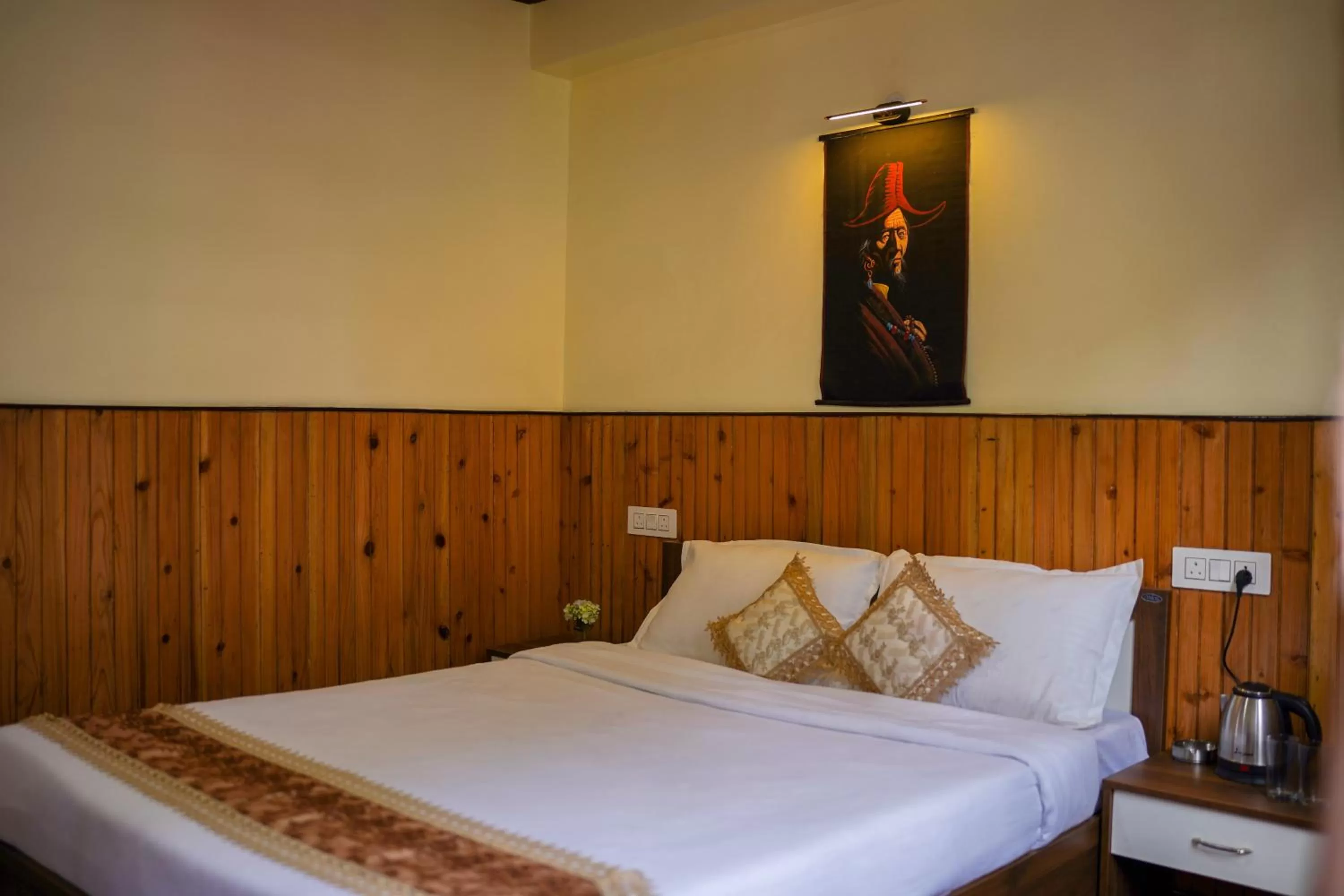 Bed in Hotel Hill Queen near Sherpa Gumba Darjeeling Mall 5 Min Couple Friendly