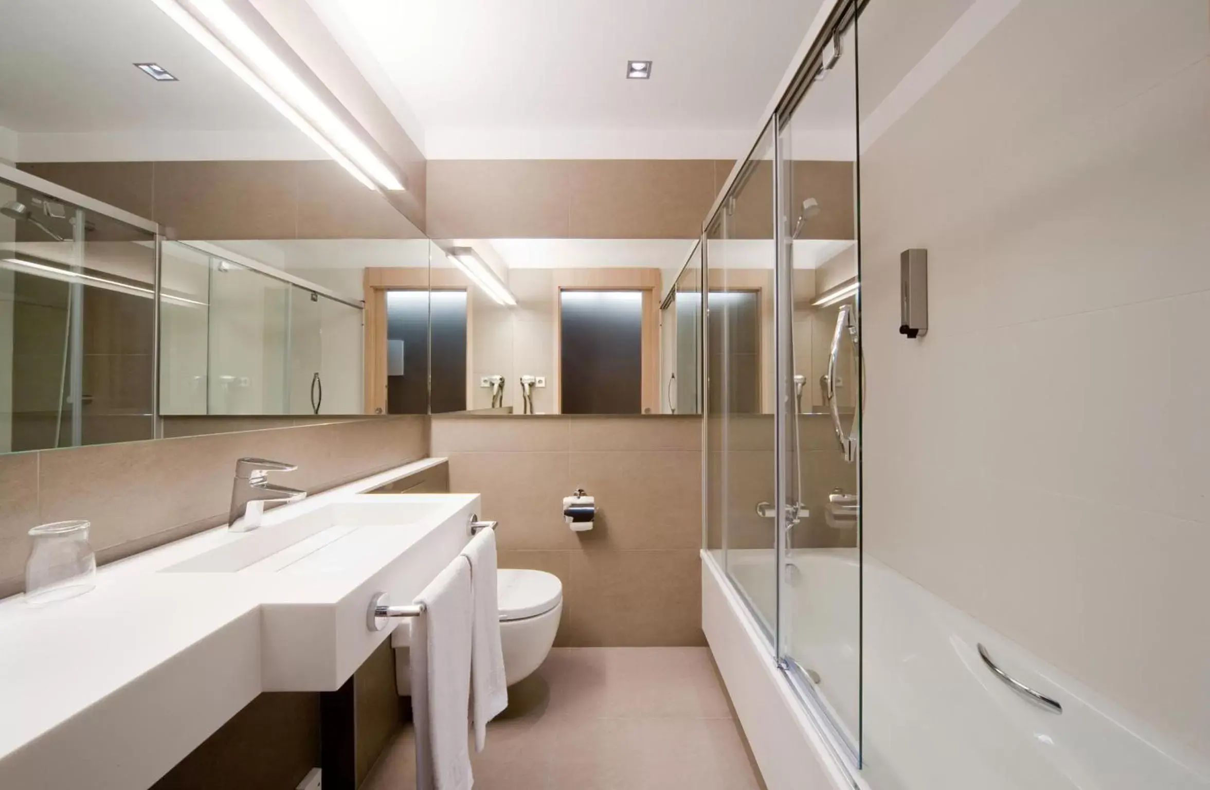 Bathroom in Hotel Actual