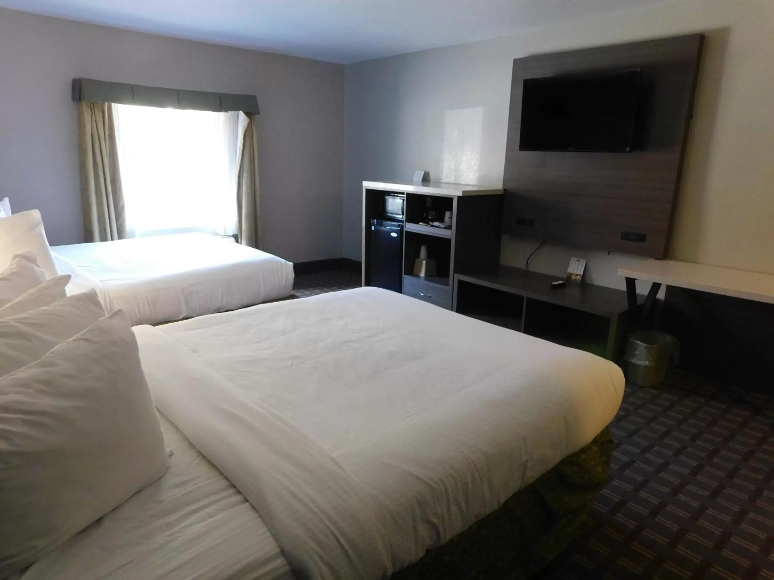 Bed in Days Inn & Suites by Wyndham Downtown Gatlinburg Parkway