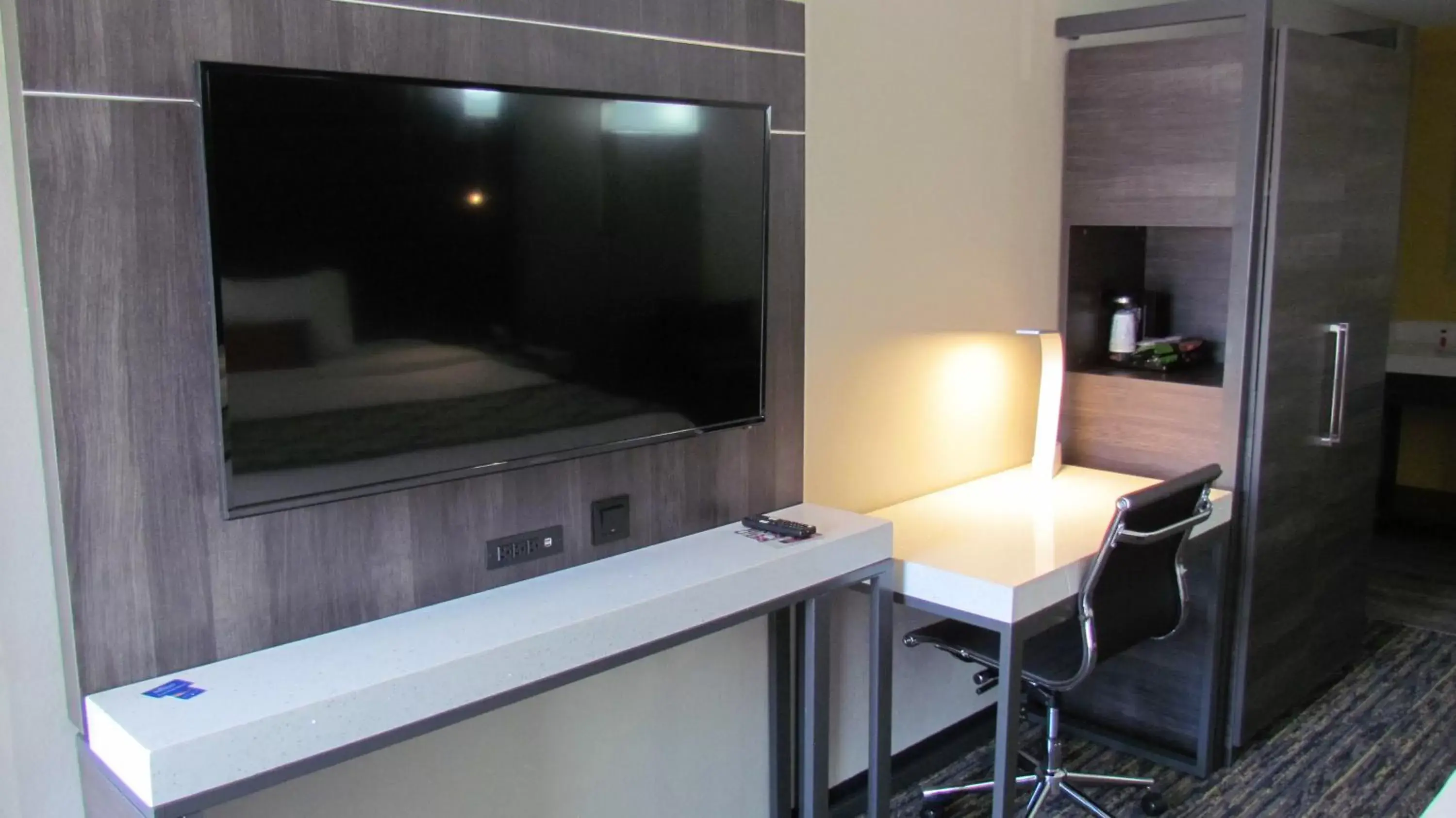 King Room - Disability Access - Non-Smoking in Baymont by Wyndham Murfreesboro King Room - Disability Access - Non-Smoking in Baymont by Wyndham Murfreesboro