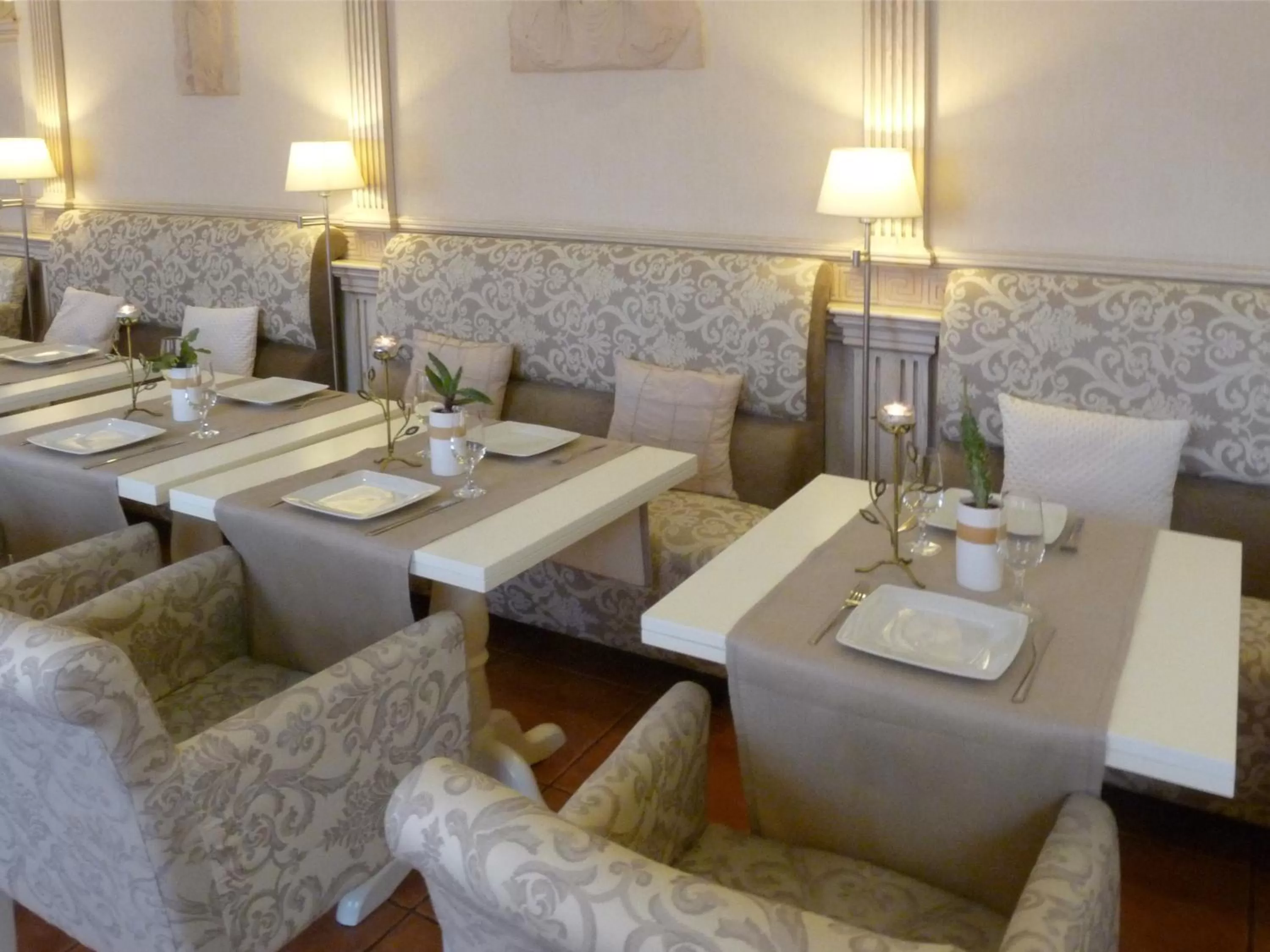 Restaurant/places to eat in Eney Boutique Hotel