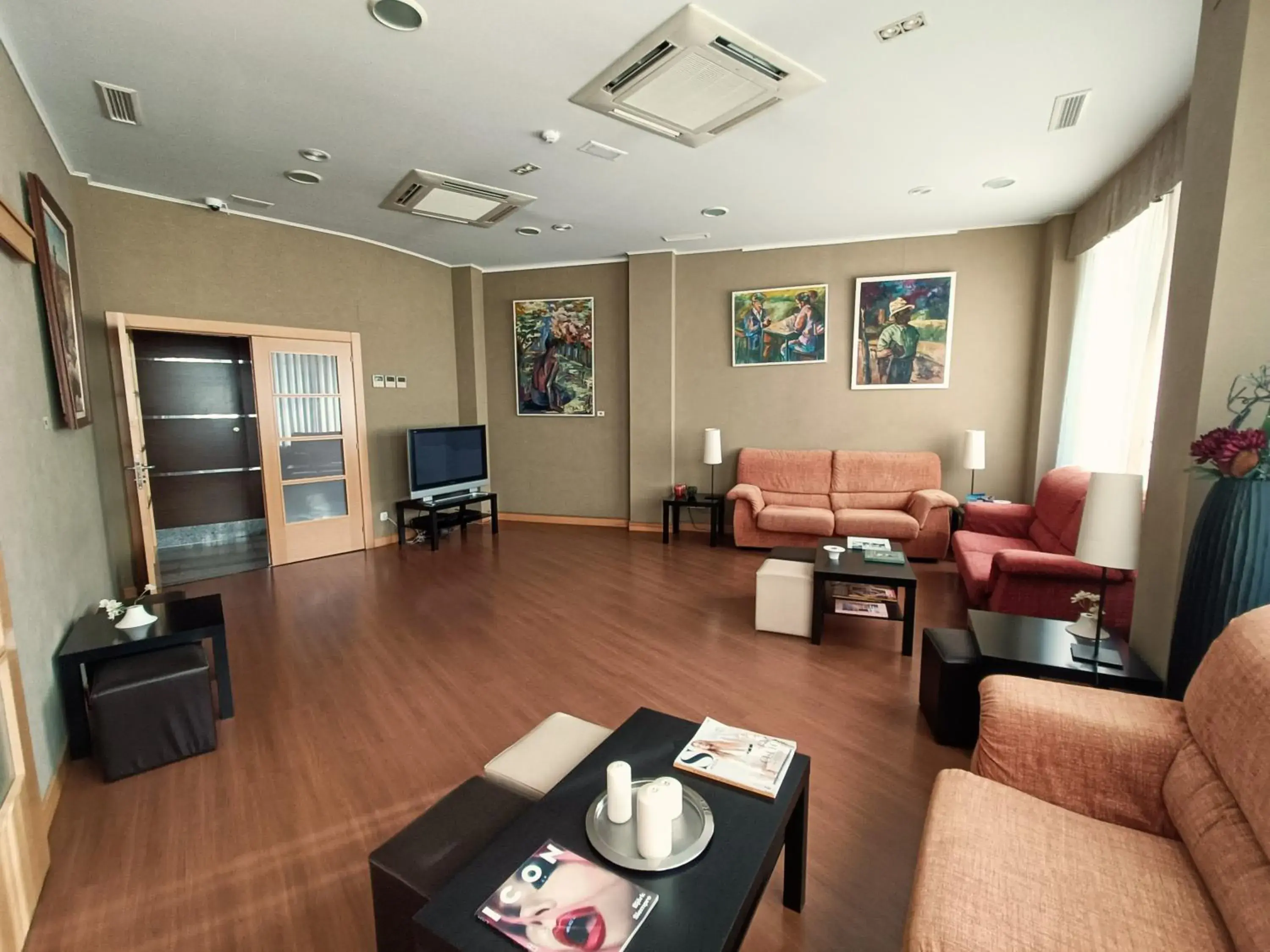 Communal lounge/ TV room, Seating Area in Hotel Palacio Congresos