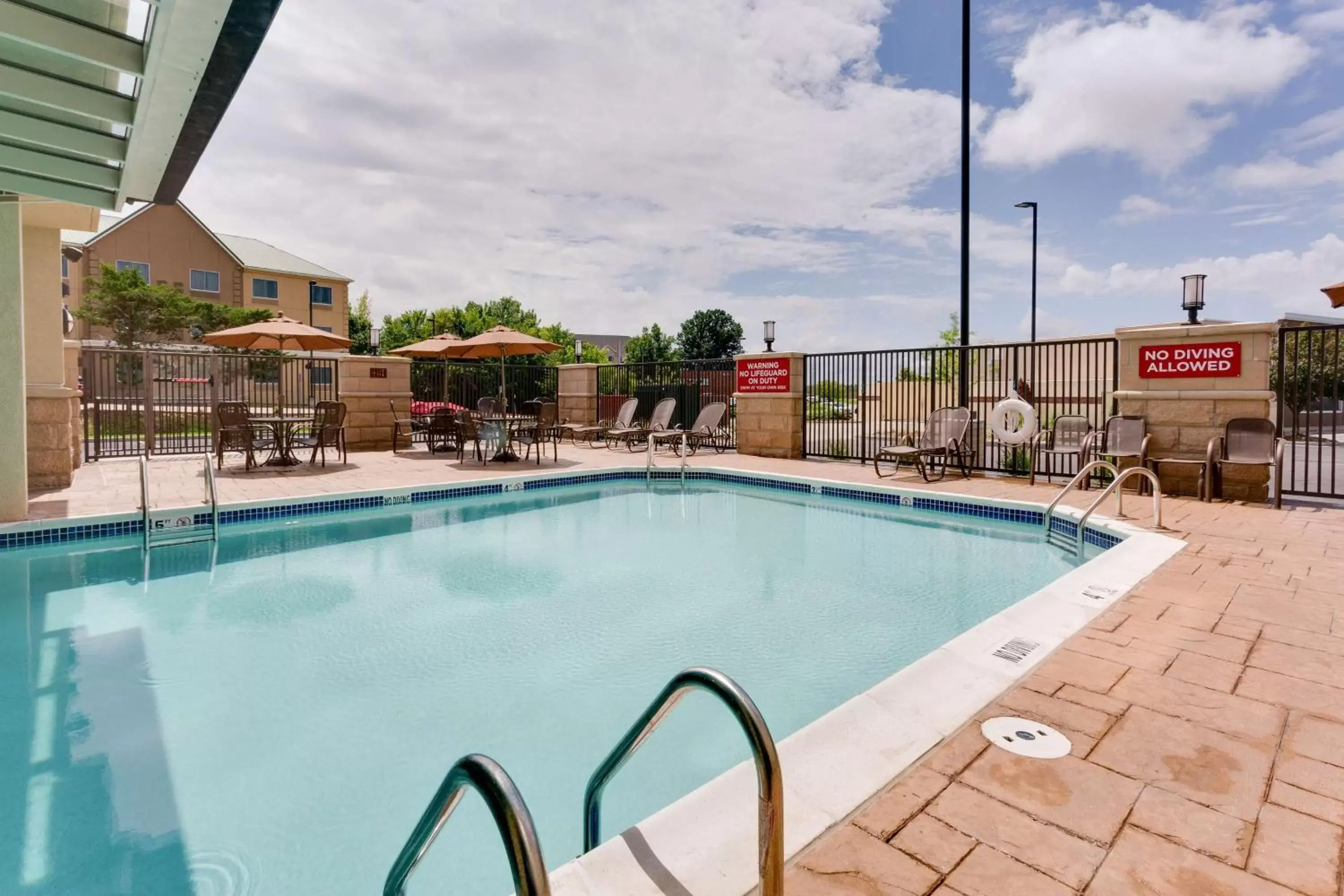 Activities, Swimming Pool in Drury Plaza Hotel Columbia East