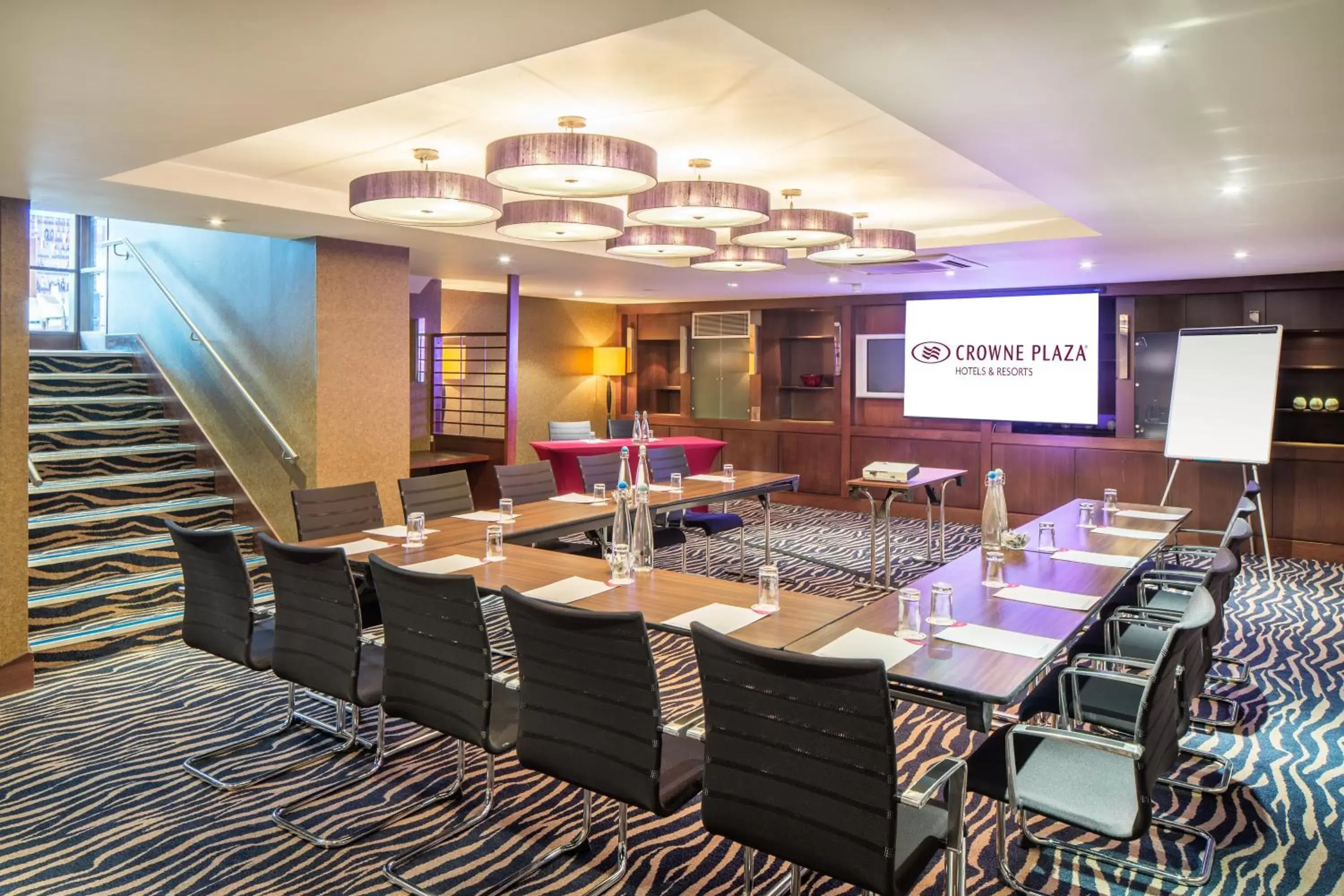 Meeting/conference room, Business Area/Conference Room in Crowne Plaza London - Gatwick Airport, an IHG Hotel