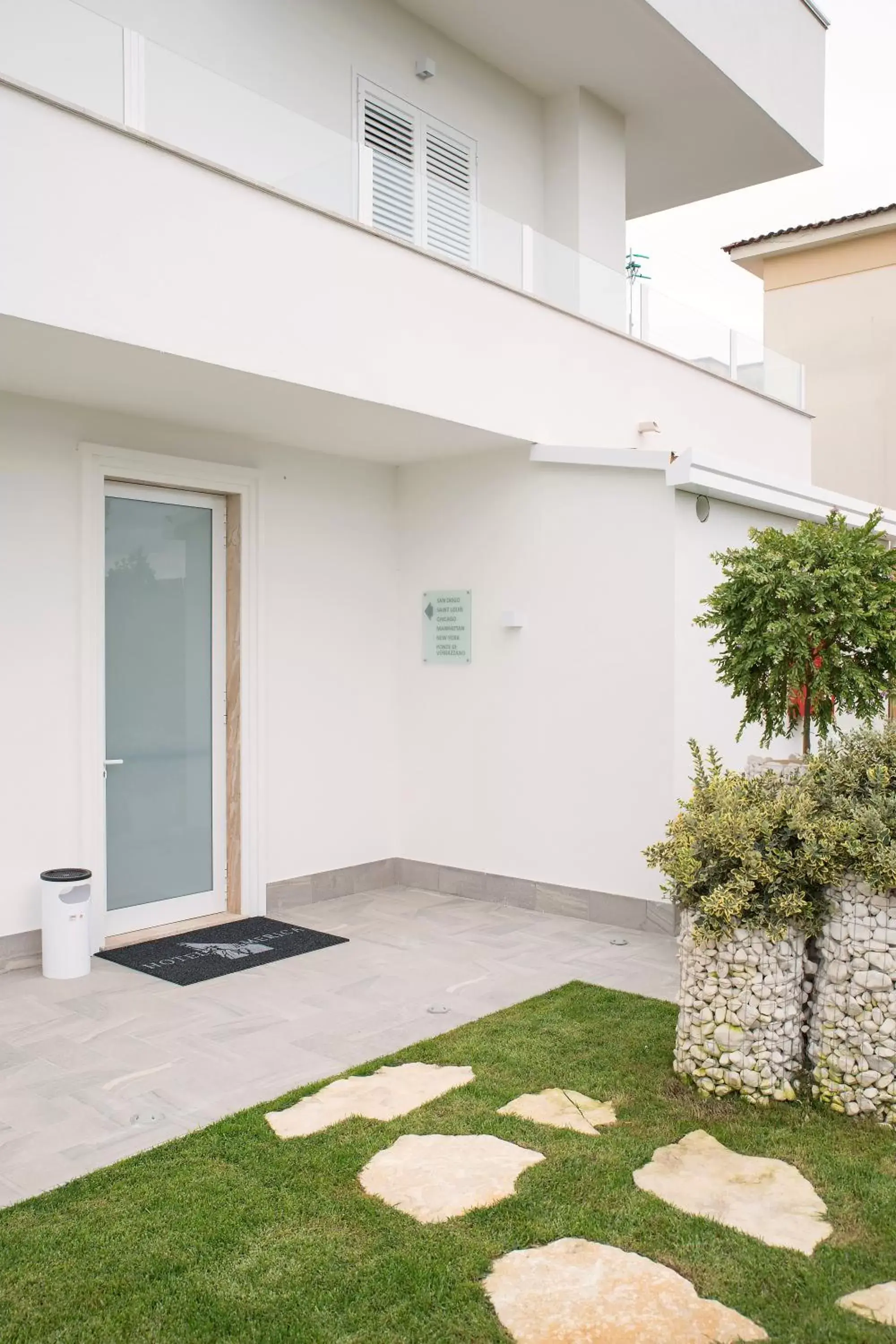 Facade/entrance, Patio/Outdoor Area in Hotel America