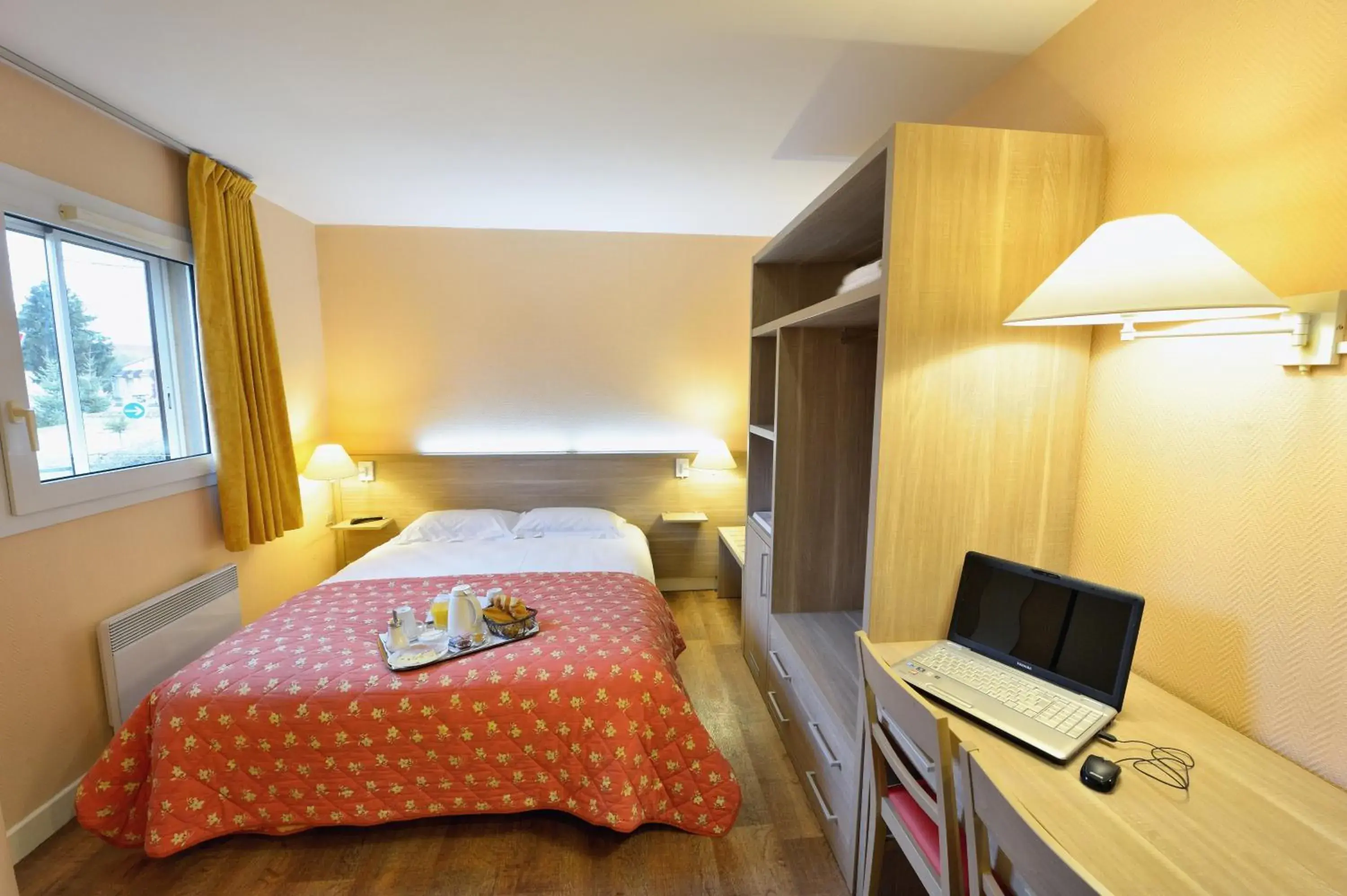 Photo of the whole room, Bed in Hotel Du Lion D'argent Et Des Tanneries