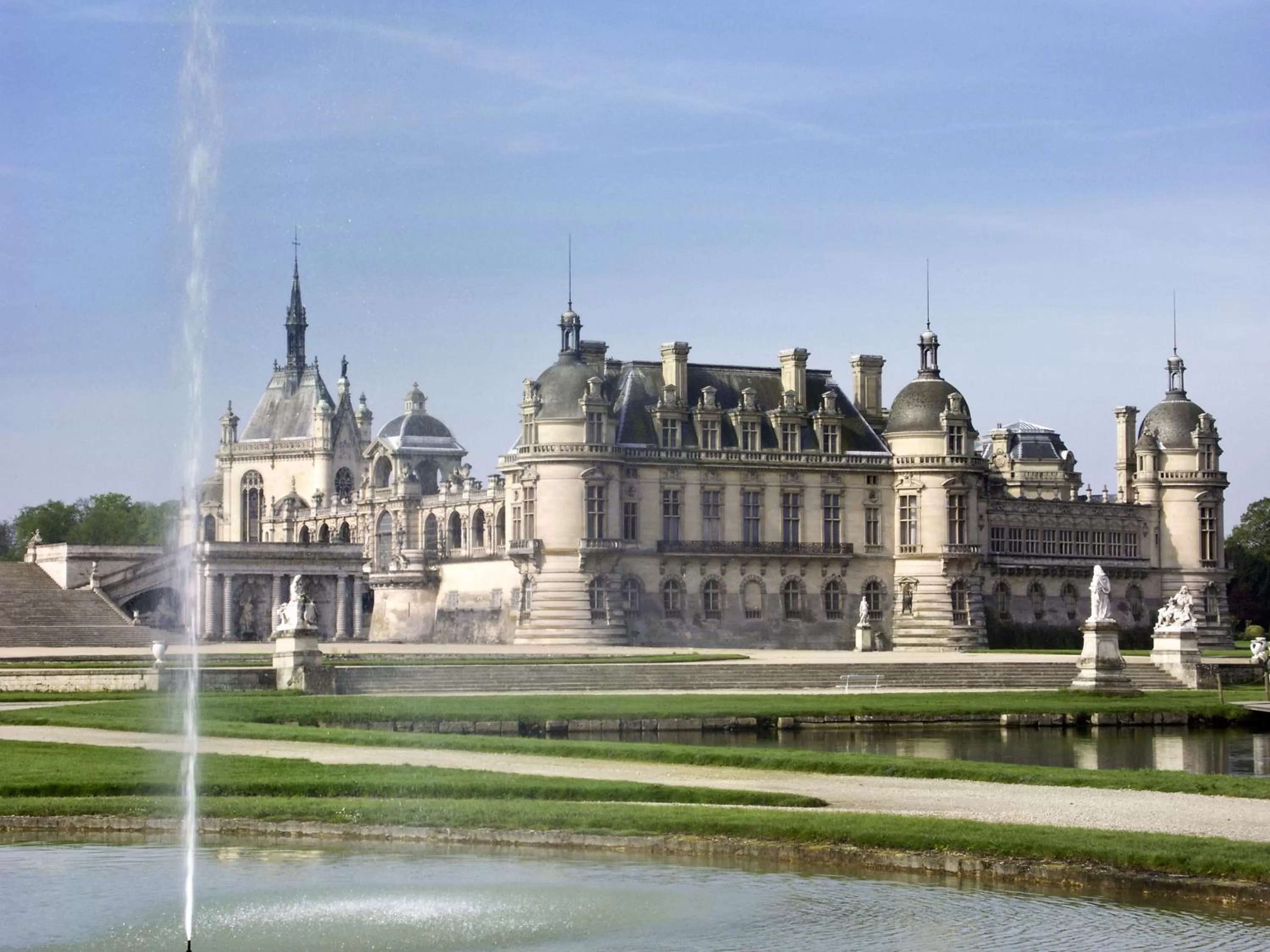 Nearby landmark in ibis budget Senlis