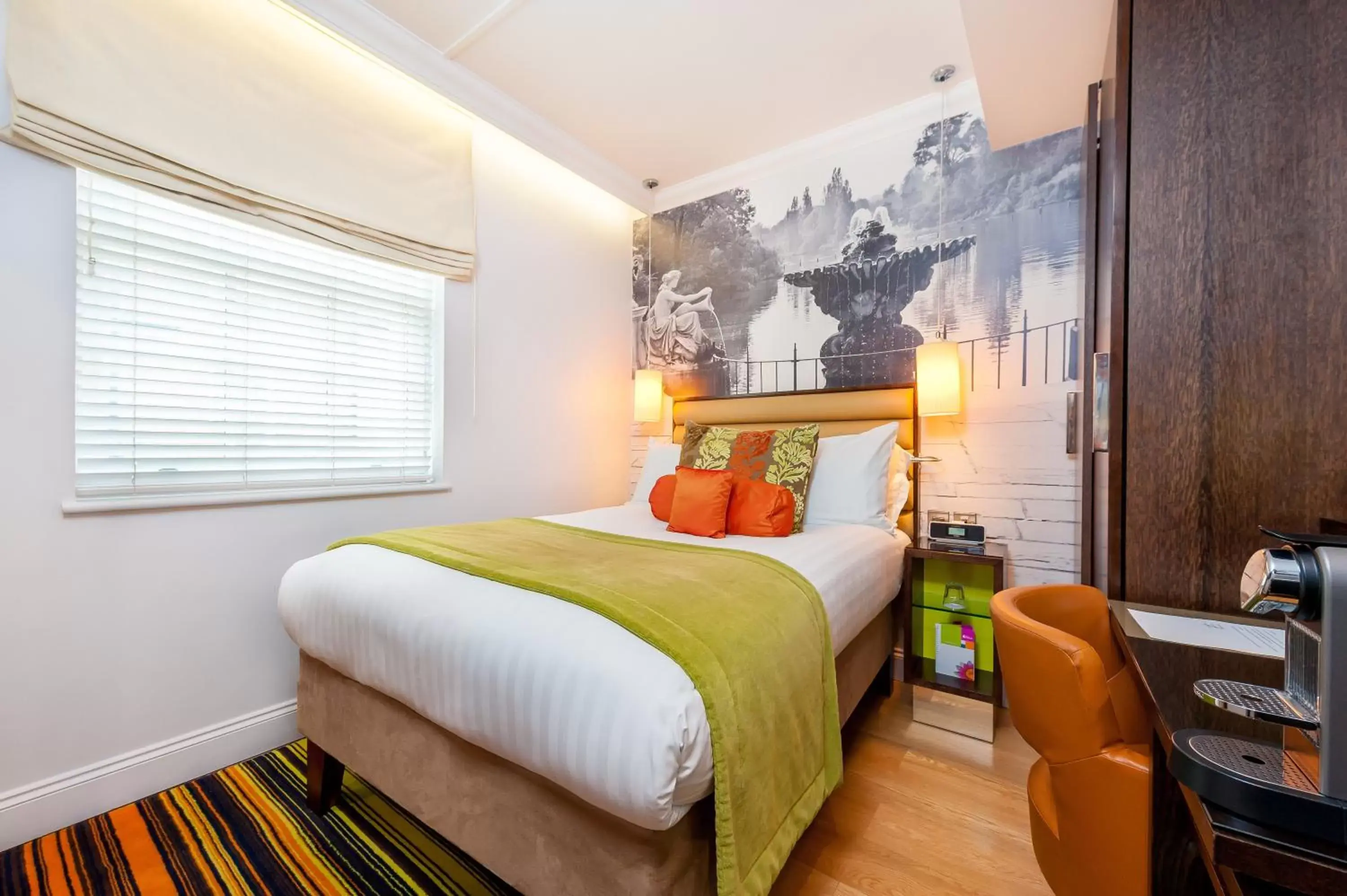 Standard Compact Double Room in Hotel Indigo London Hyde Park Paddington, an IHG Hotel
