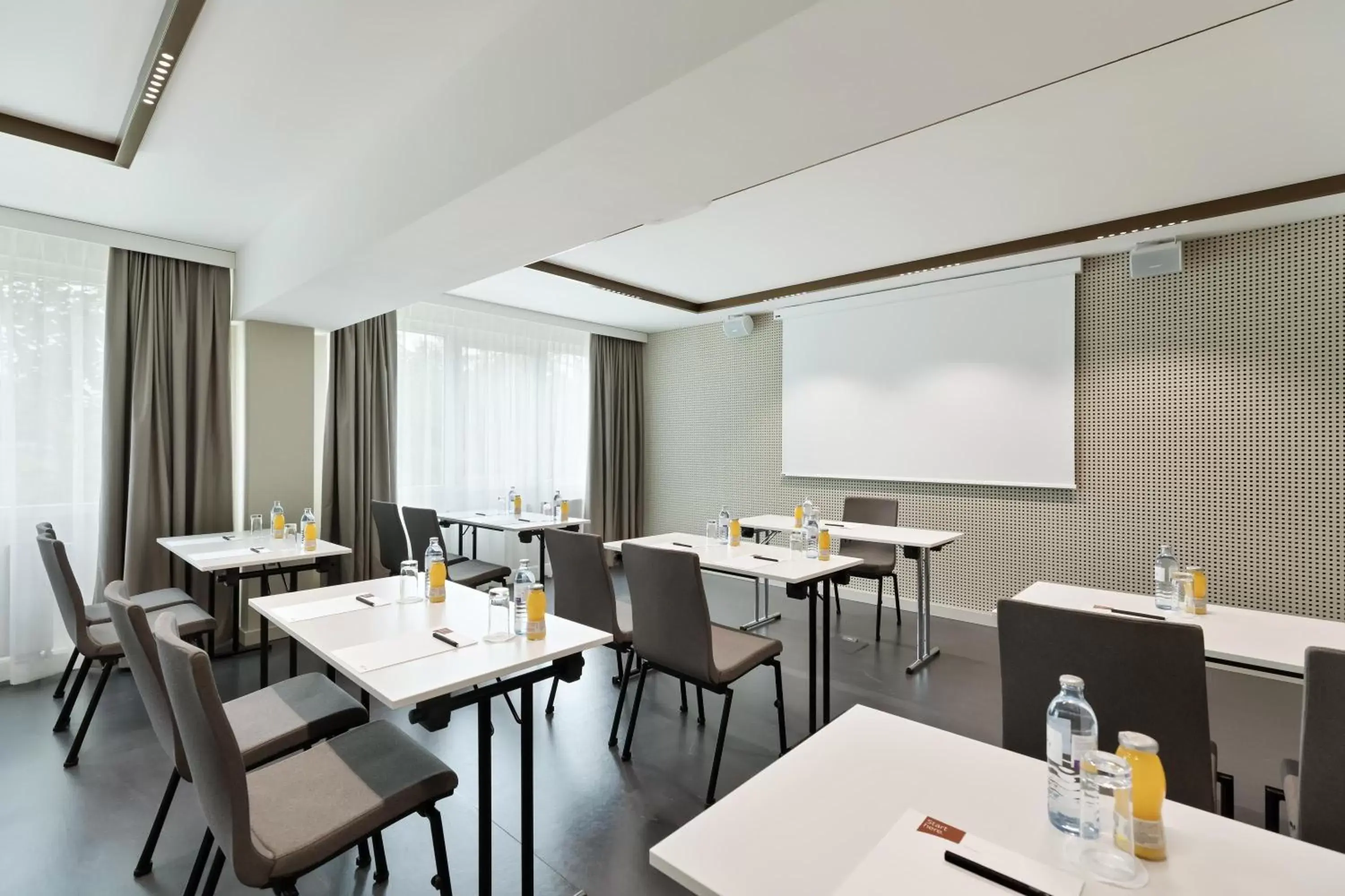 Meeting/conference room, Restaurant/Places to Eat in Austria Trend Hotel Bosei Wien