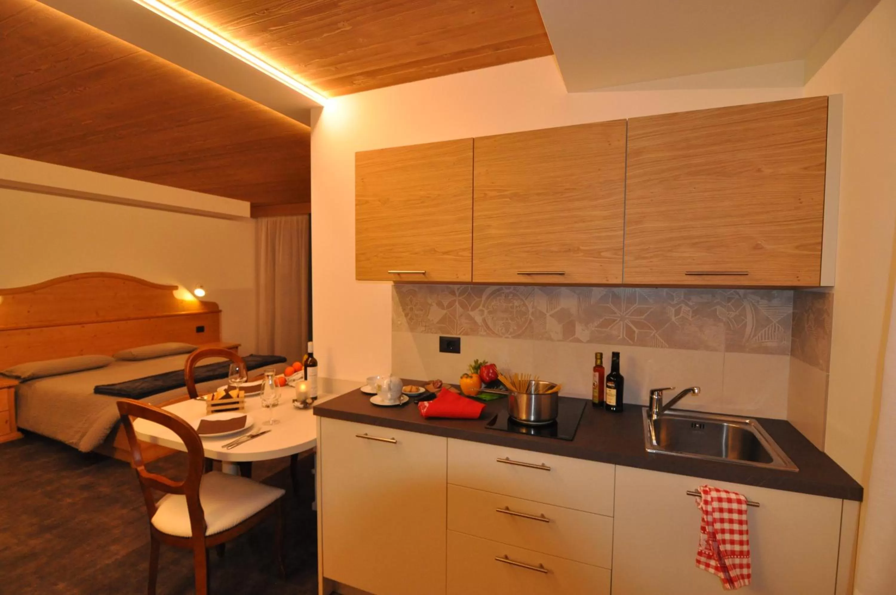 Kitchen or kitchenette in Albergo Alpino