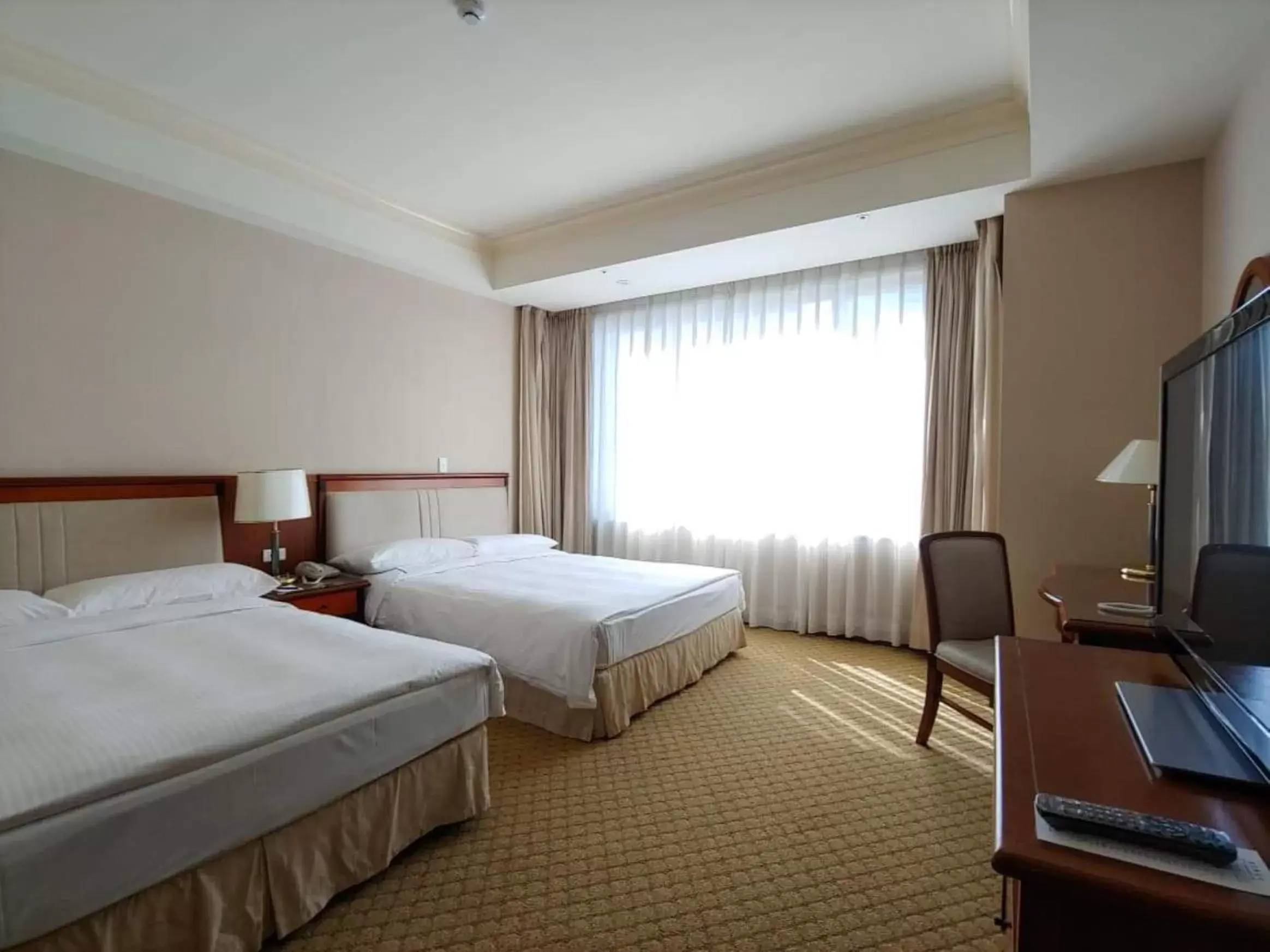 Photo of the whole room, Bed in Evergreen Laurel Hotel - Taichung