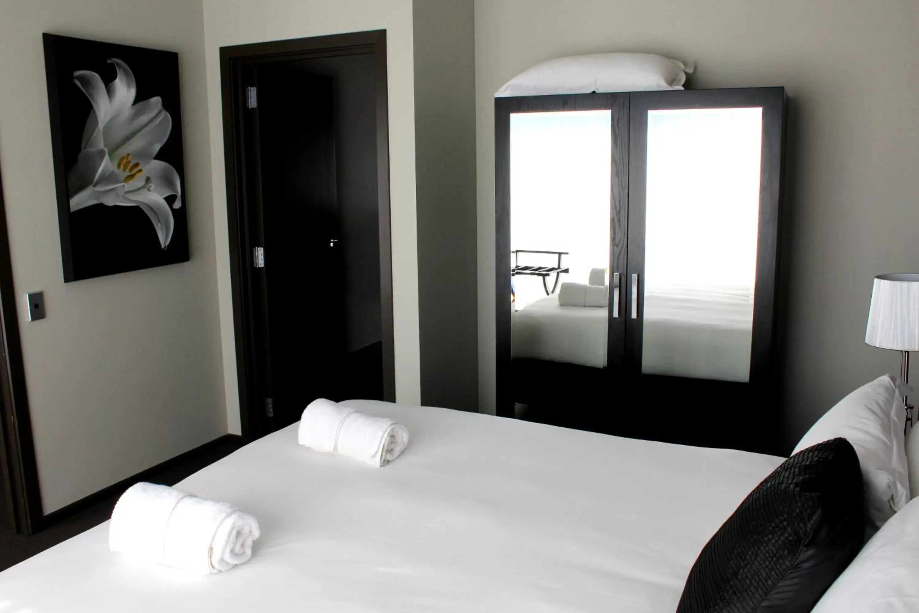 Photo of the whole room, Bed in Queenstown Village Apartments Photo of the whole room, Bed in Queenstown Village Apartments