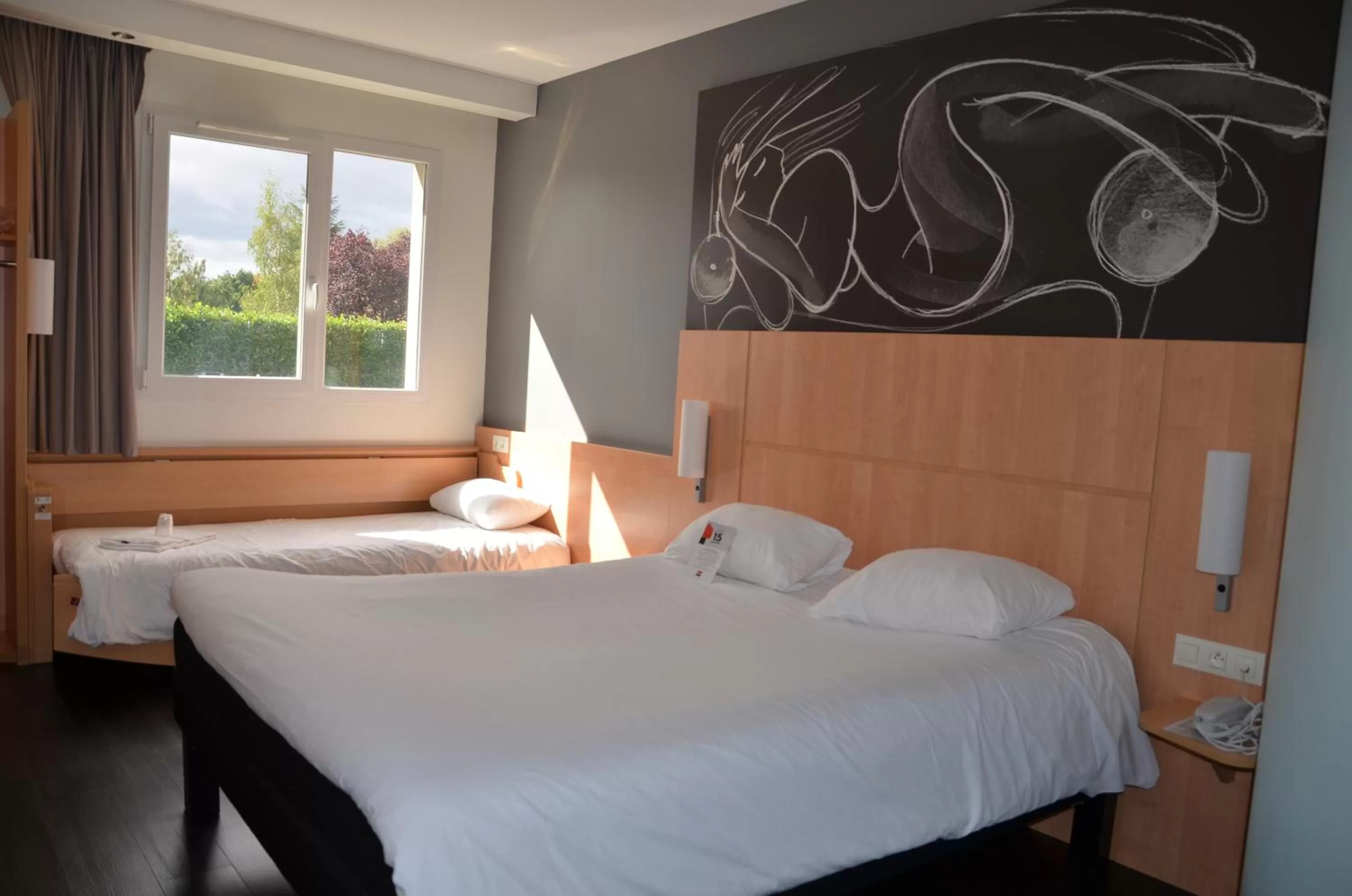 Bed in ibis Issoire