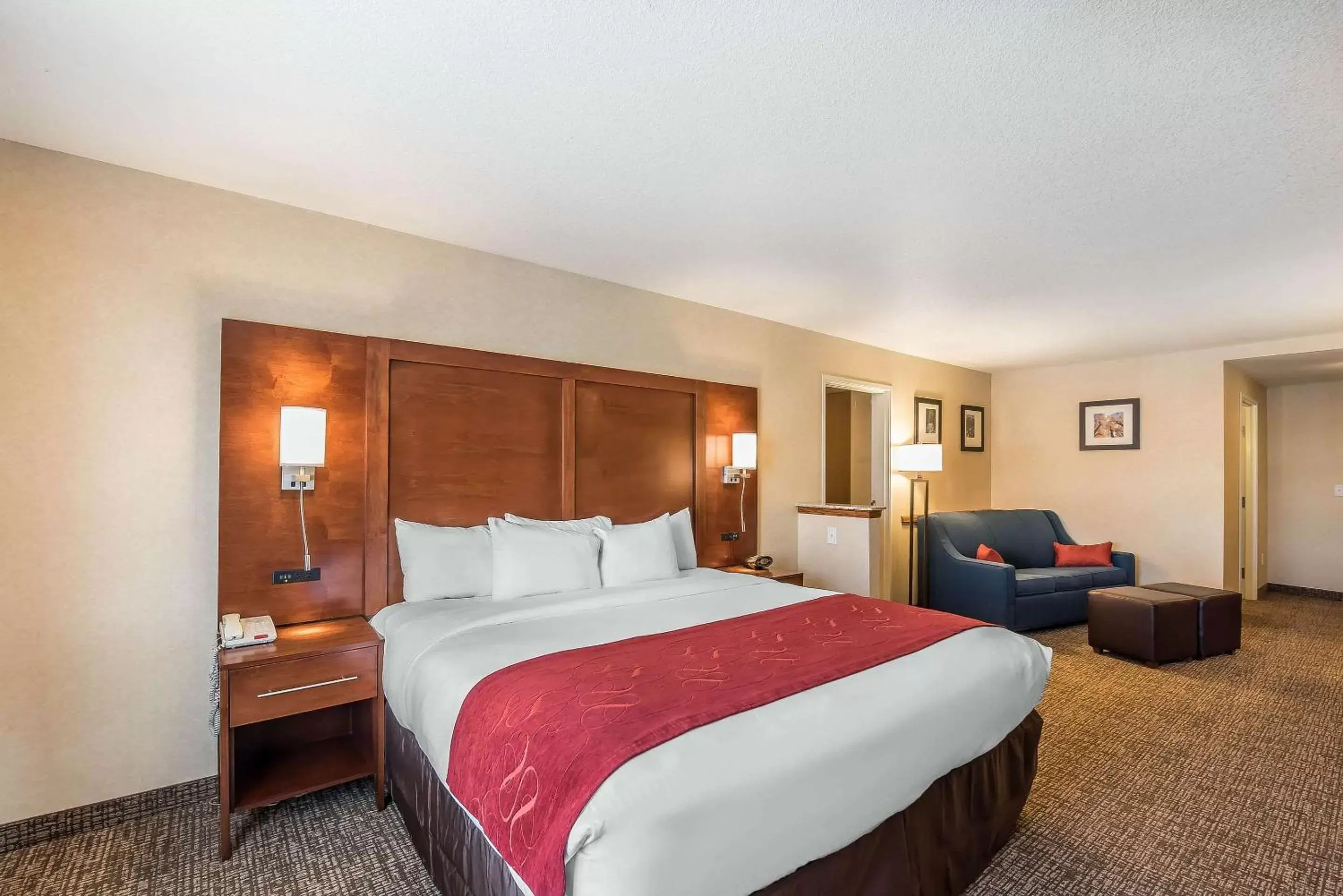 Bedroom, Bed in Comfort Suites Longmont
