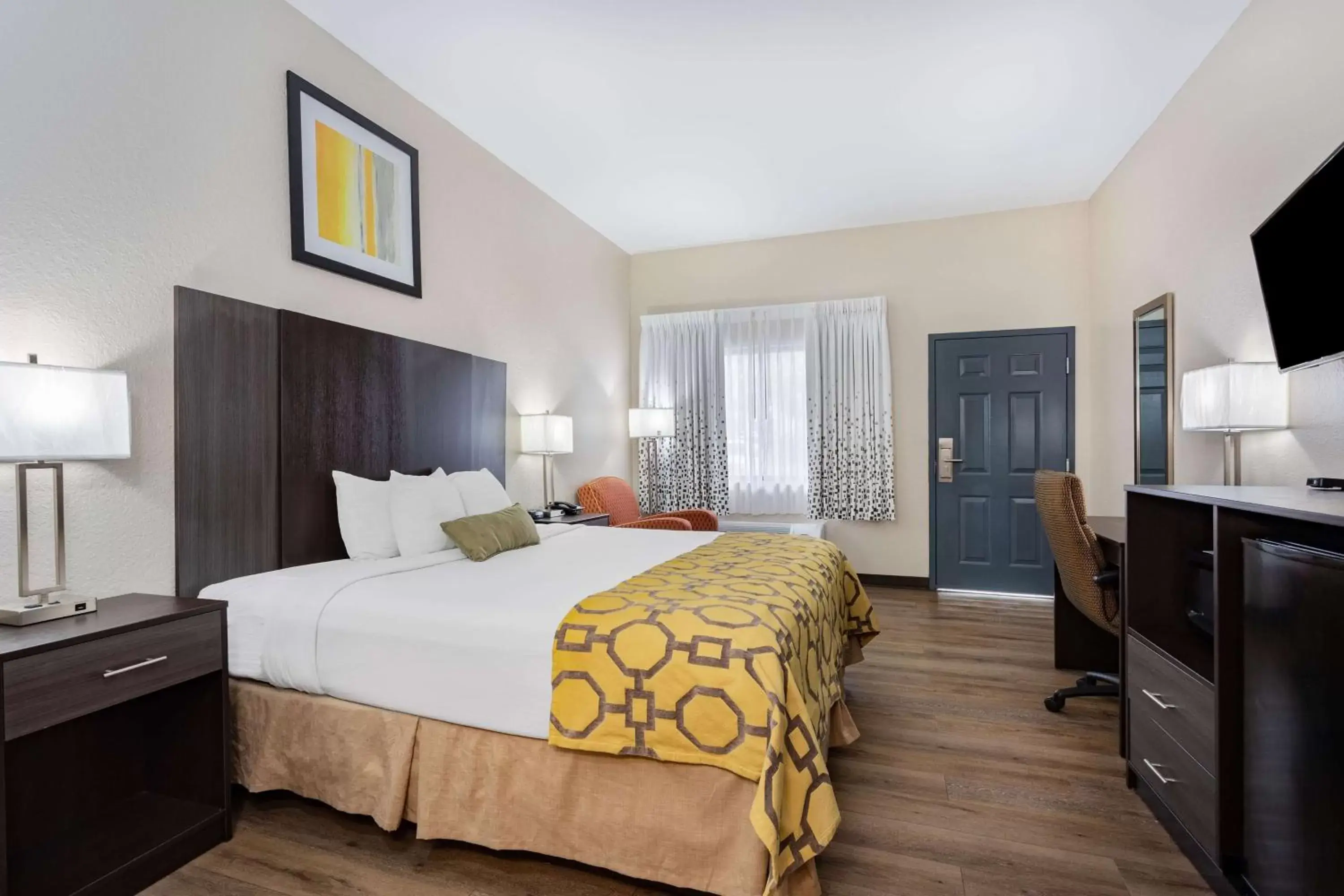 Photo of the whole room, Bed in Baymont by Wyndham Midway Tallahassee