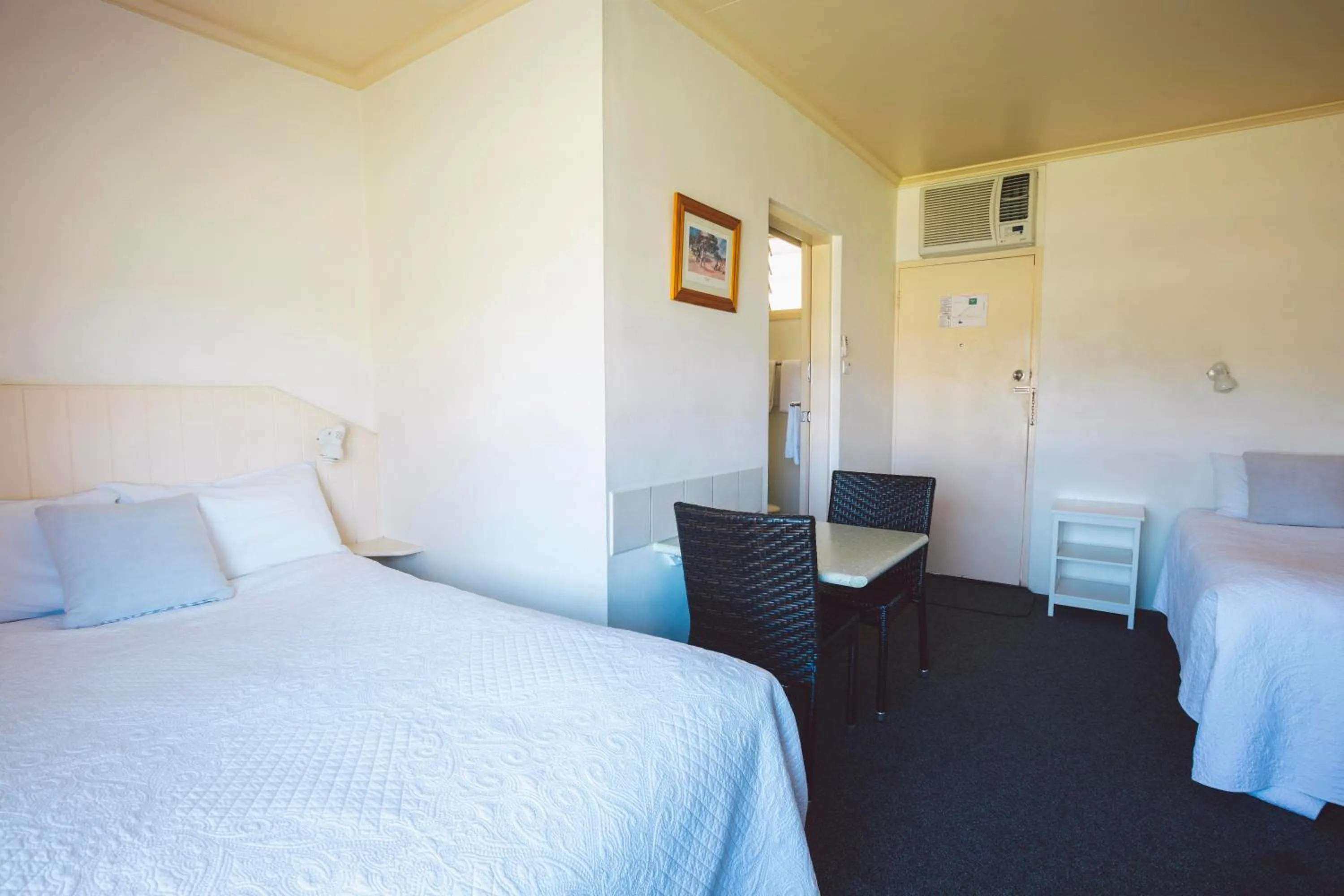 Bed in Boulevard Motel