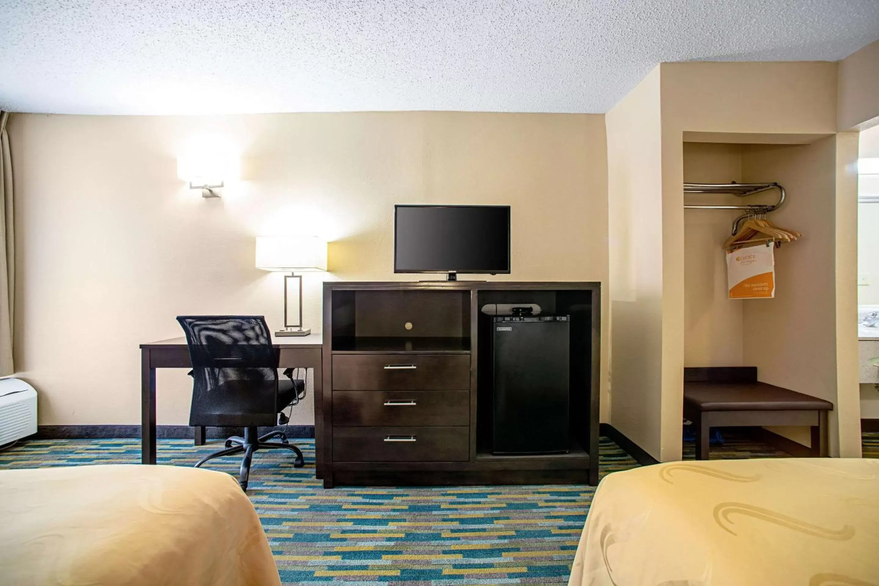 Photo of the whole room, TV/Entertainment Center in Quality Inn Near Six Flags St. Louis