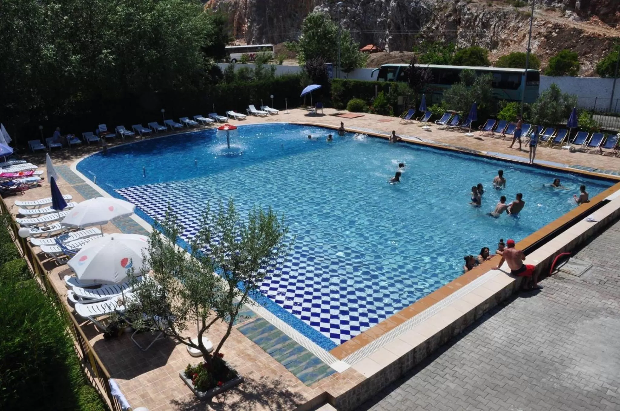 Restaurant/places to eat in Buna Park Hotel