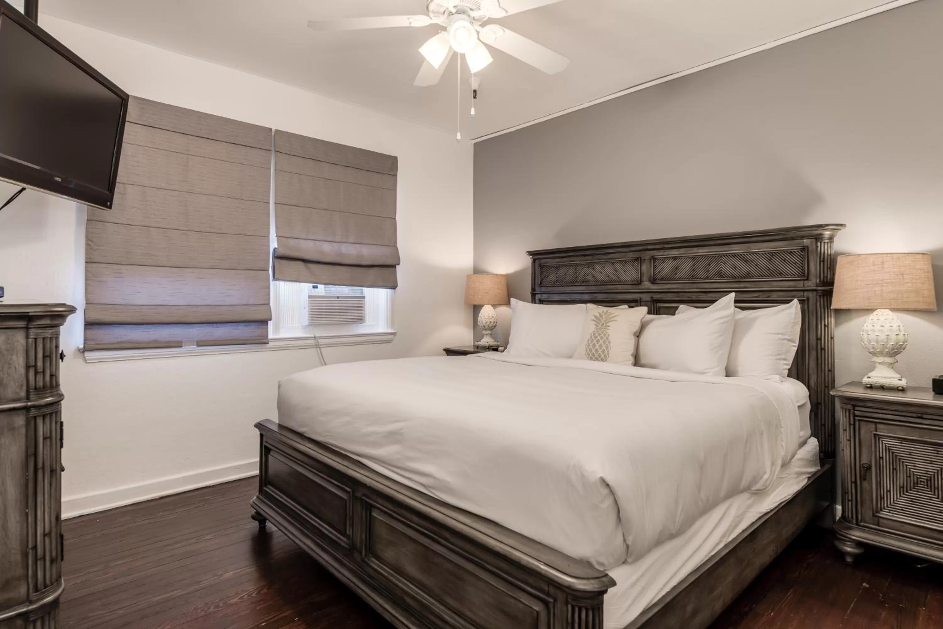 Bed in Palm Beach Historic Inn