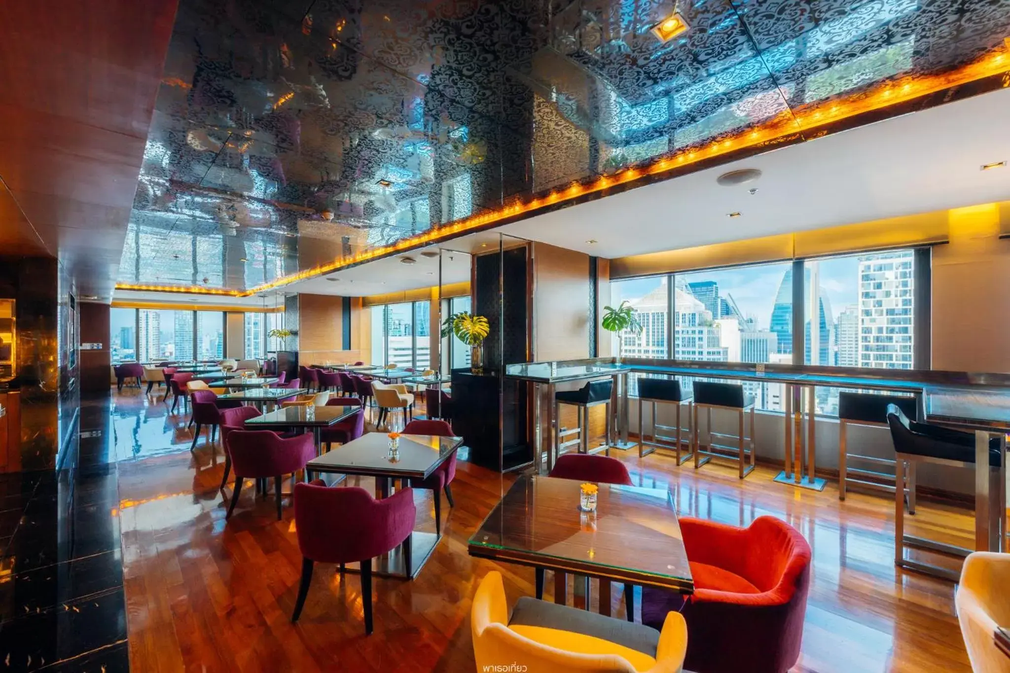 Restaurant/Places to Eat in Renaissance Bangkok Ratchaprasong Hotel
